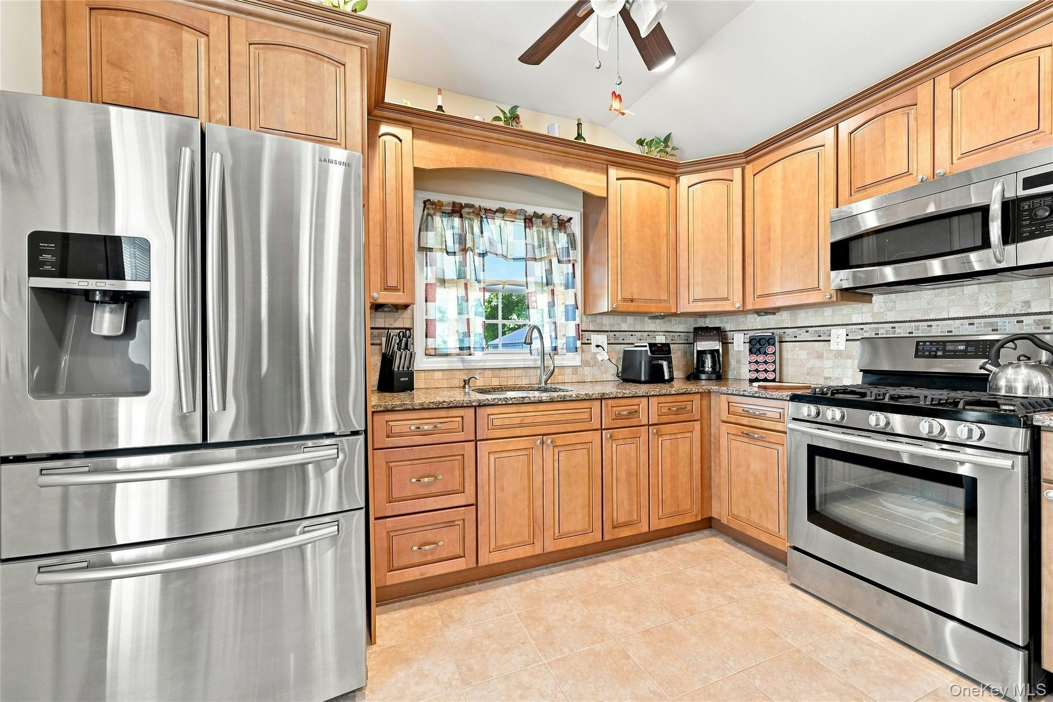 Single Family Sherwood Drive Suffolk County, NY 11951, MLS-1042588-16