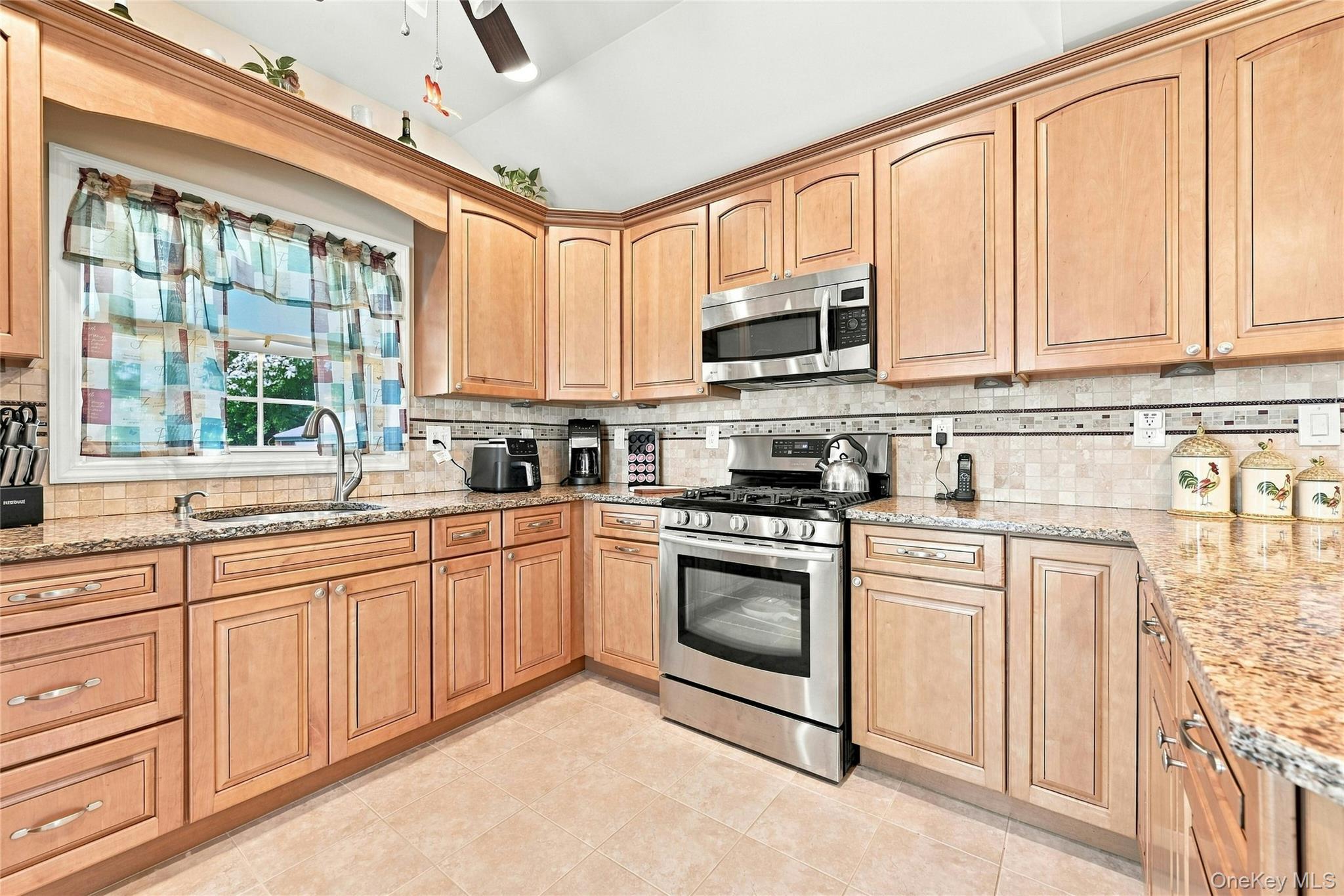 Single Family Sherwood Drive Suffolk County, NY 11951, MLS-1042588-17