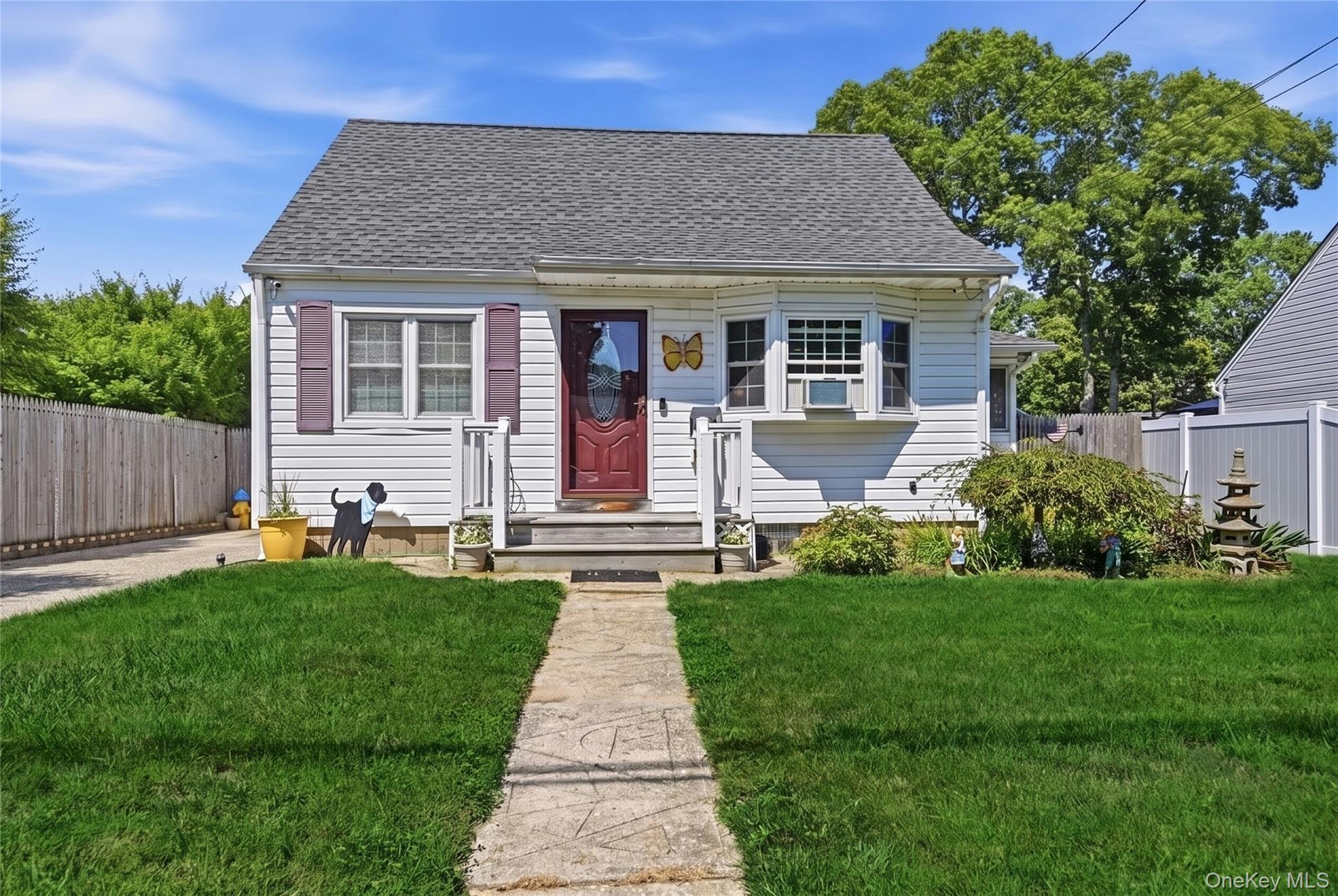 Single Family Sherwood Drive Suffolk County, NY 11951, MLS-1042588-2