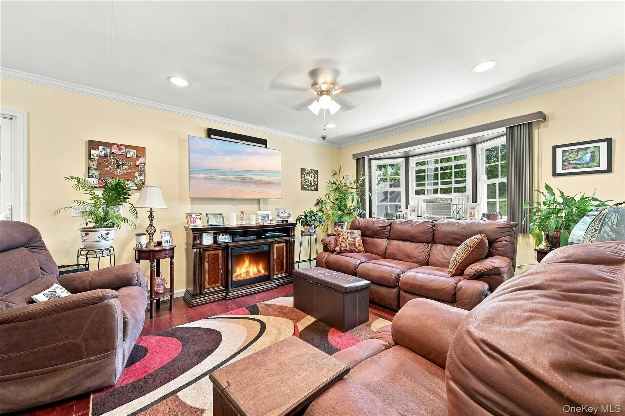 Single Family Sherwood Drive Suffolk County, NY 11951, MLS-1042588-8