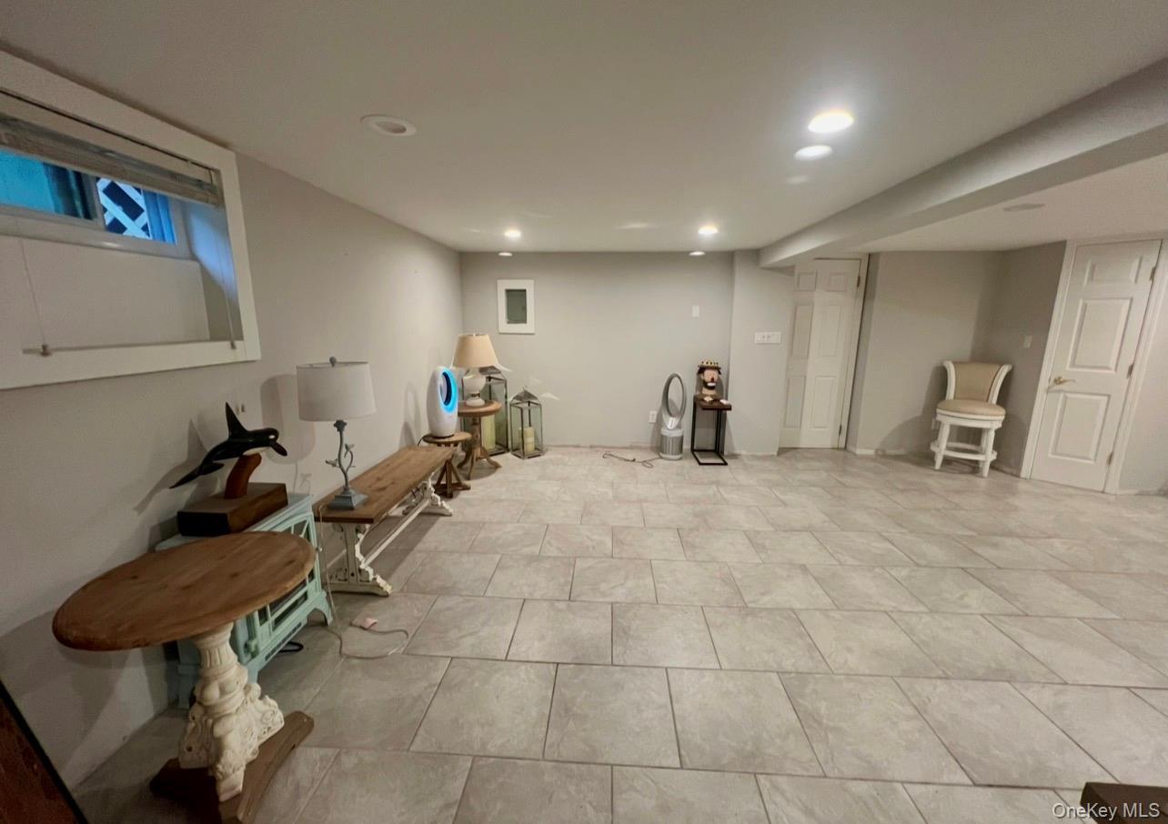 Single Family Marbeth Circle Suffolk County, NY 11764, MLS-1042603-23