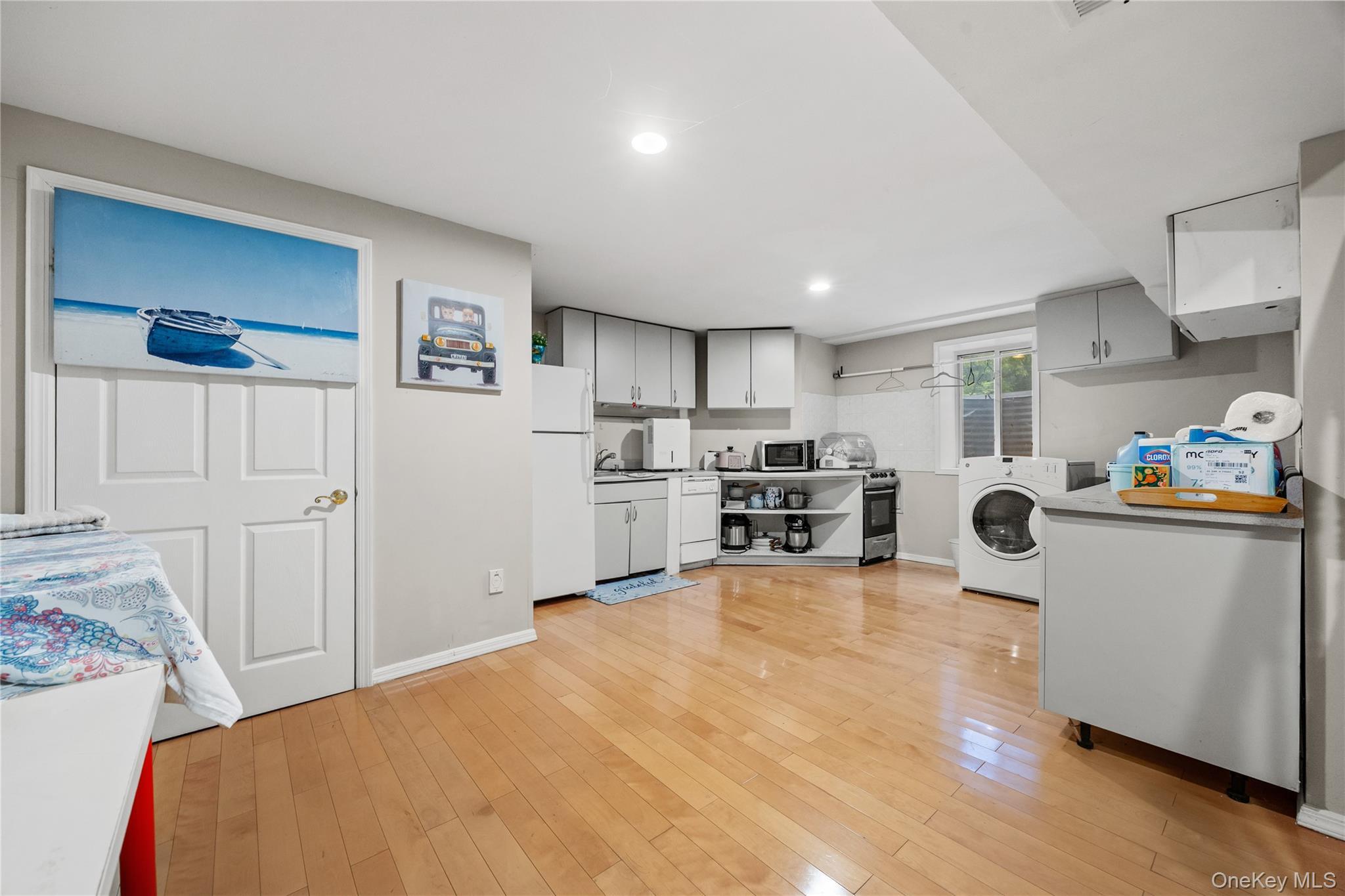Single Family Mackay Way Nassau County, NY 11576, MLS-1042661-24