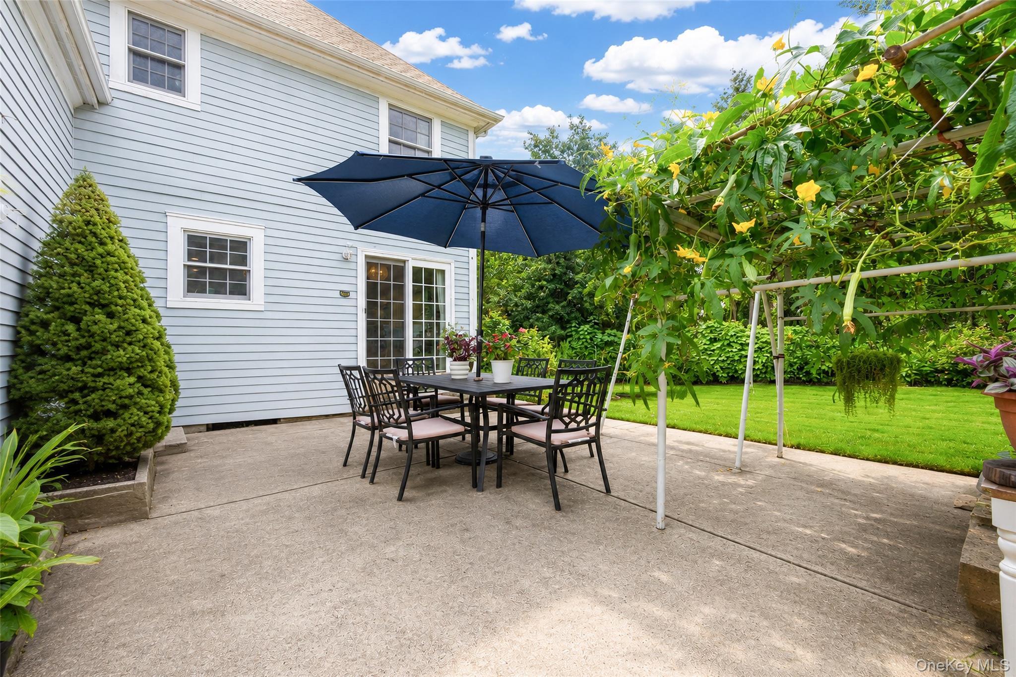 Single Family Mackay Way Nassau County, NY 11576, MLS-1042661-28