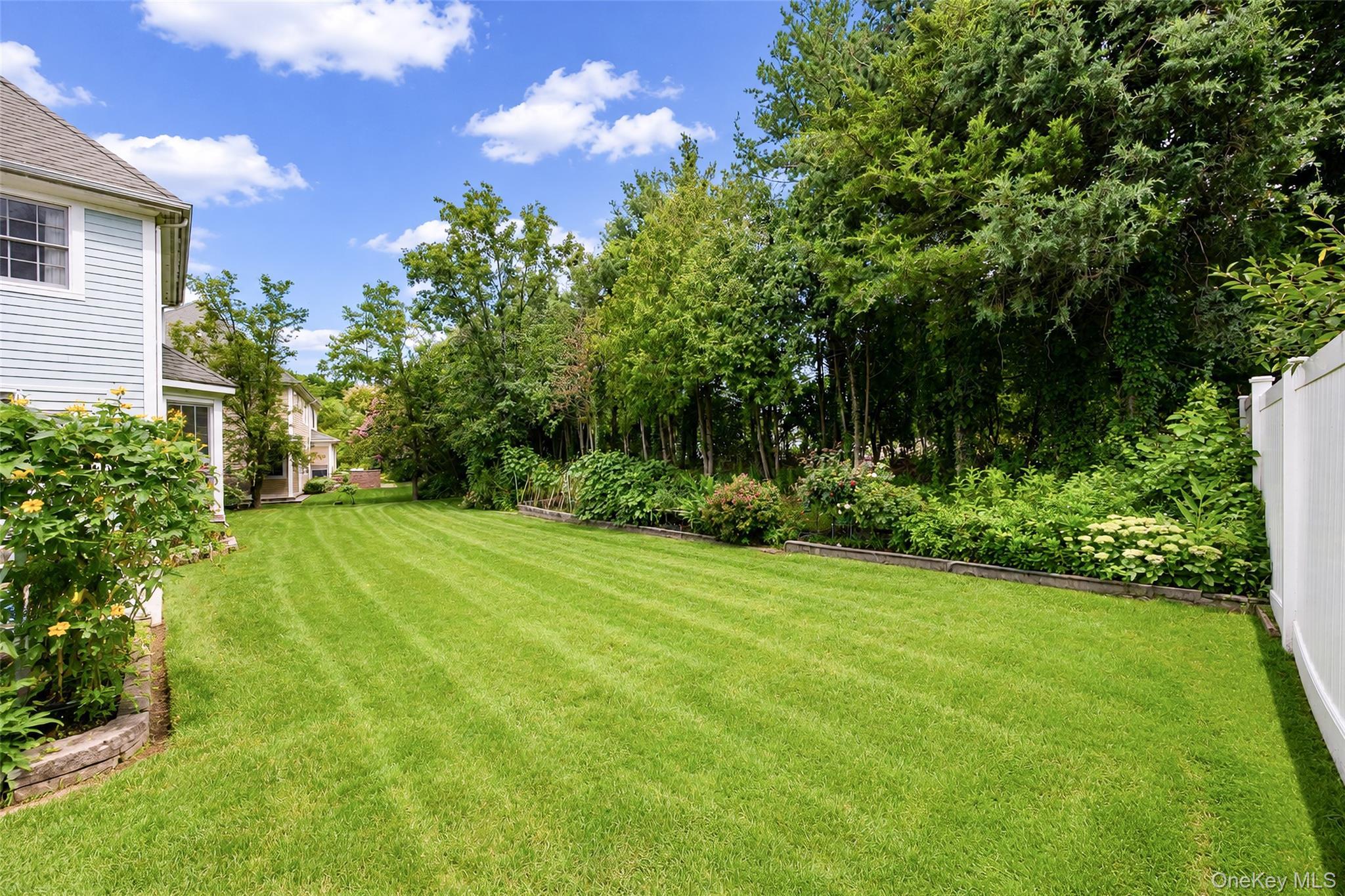 Single Family Mackay Way Nassau County, NY 11576, MLS-1042661-29