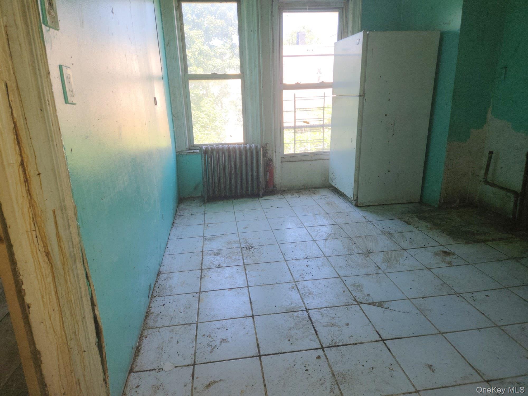 Single Family Baker Avenue  Bronx, NY 10460, MLS-1042716-16