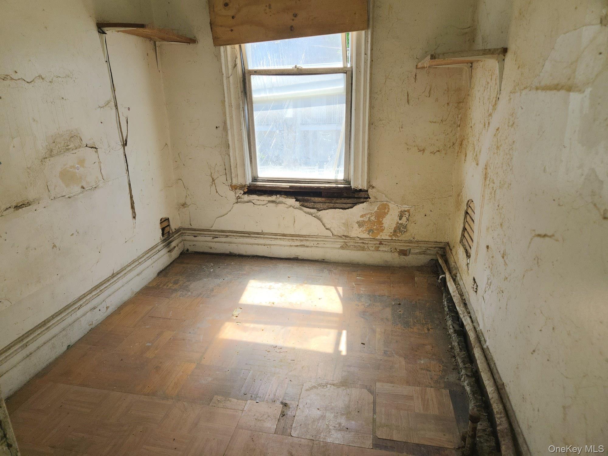 Single Family Baker Avenue  Bronx, NY 10460, MLS-1042716-20