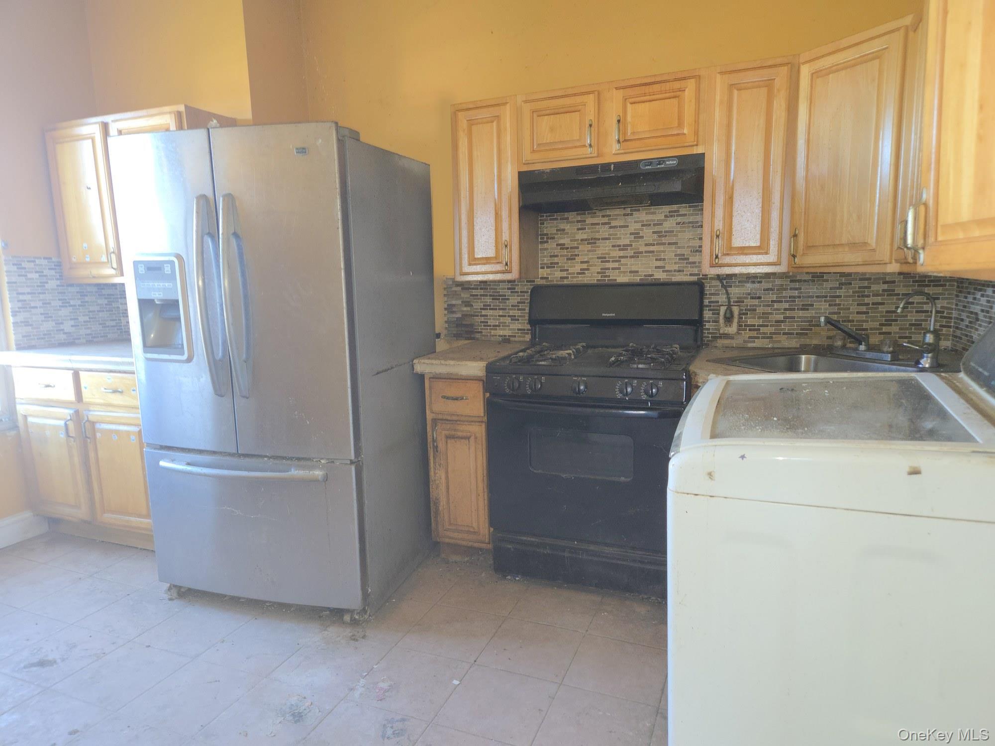 Single Family Baker Avenue  Bronx, NY 10460, MLS-1042716-28