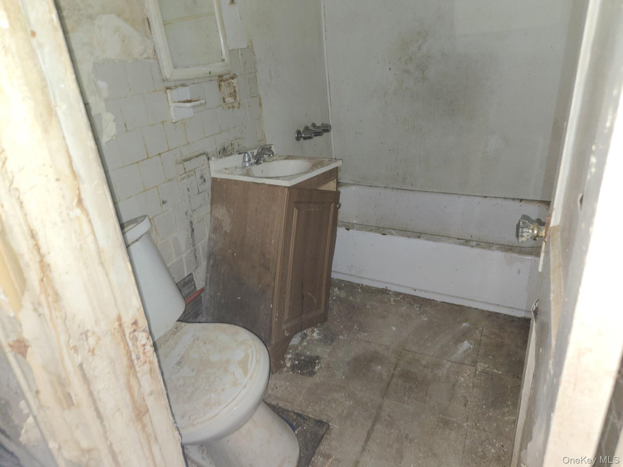 Single Family Baker Avenue  Bronx, NY 10460, MLS-1042716-5