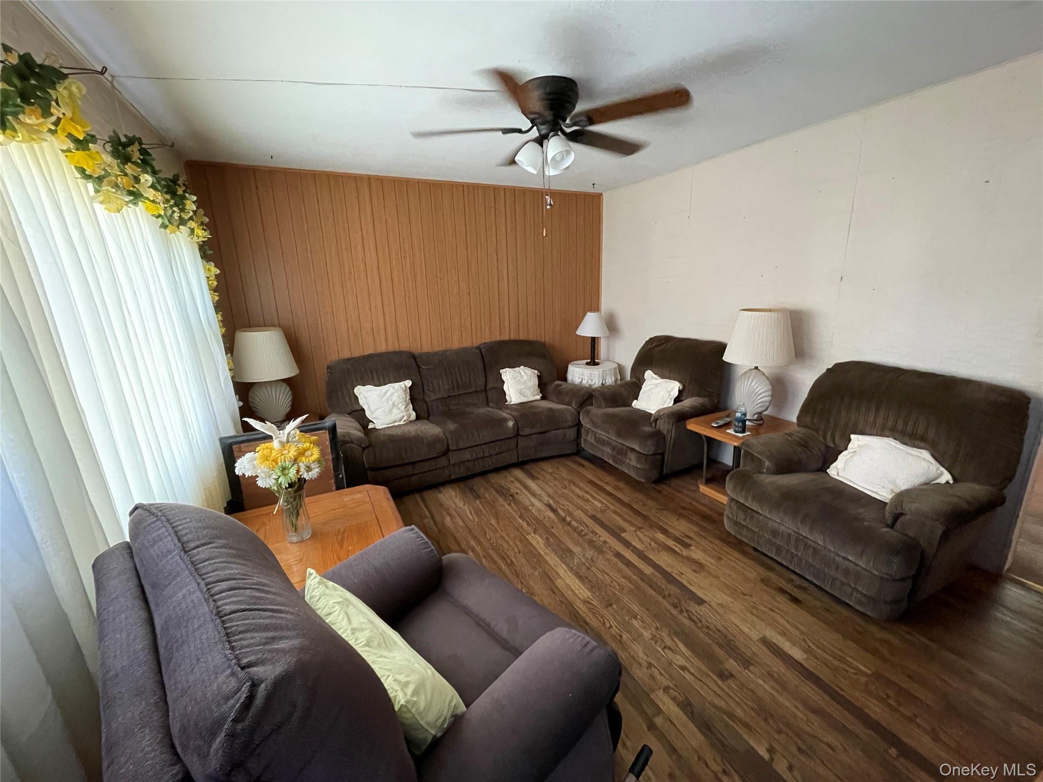 Single Family Heathcote Road Suffolk County, NY 11757, MLS-1042721-2