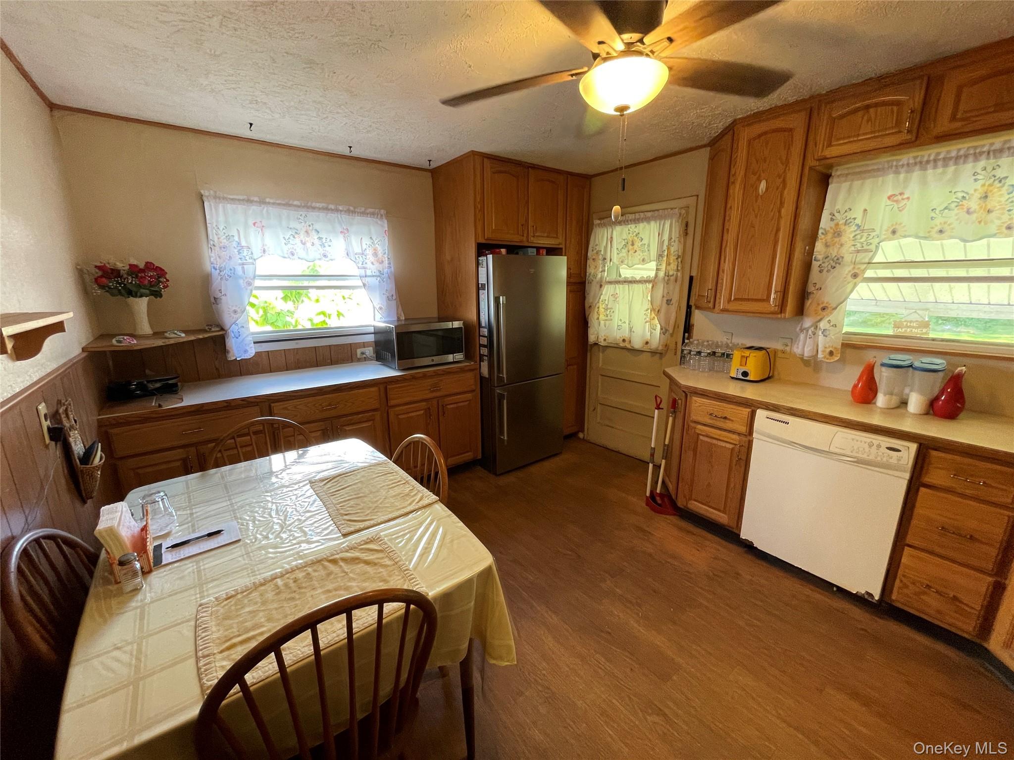 Single Family Heathcote Road Suffolk County, NY 11757, MLS-1042721-4