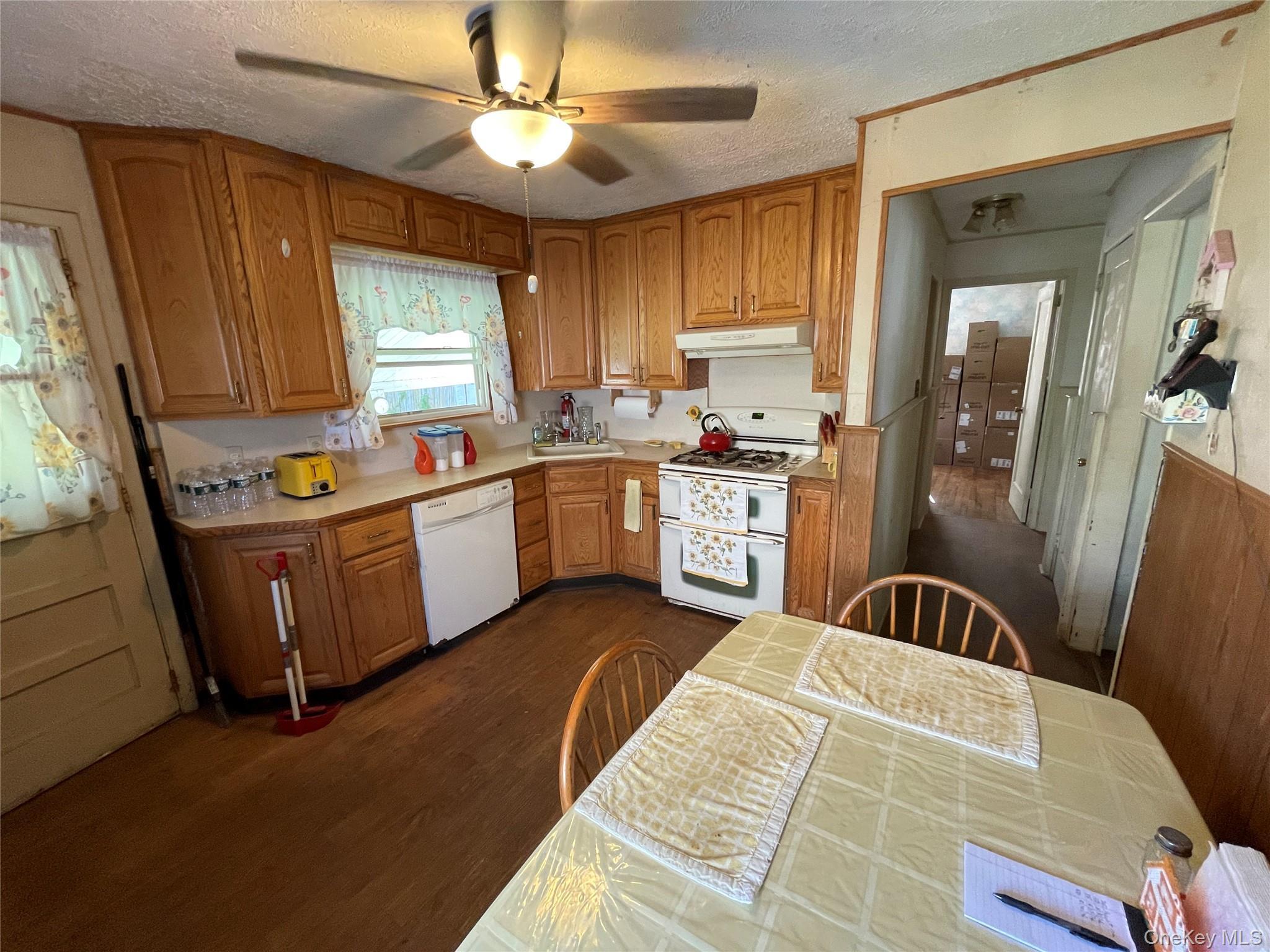 Single Family Heathcote Road Suffolk County, NY 11757, MLS-1042721-5