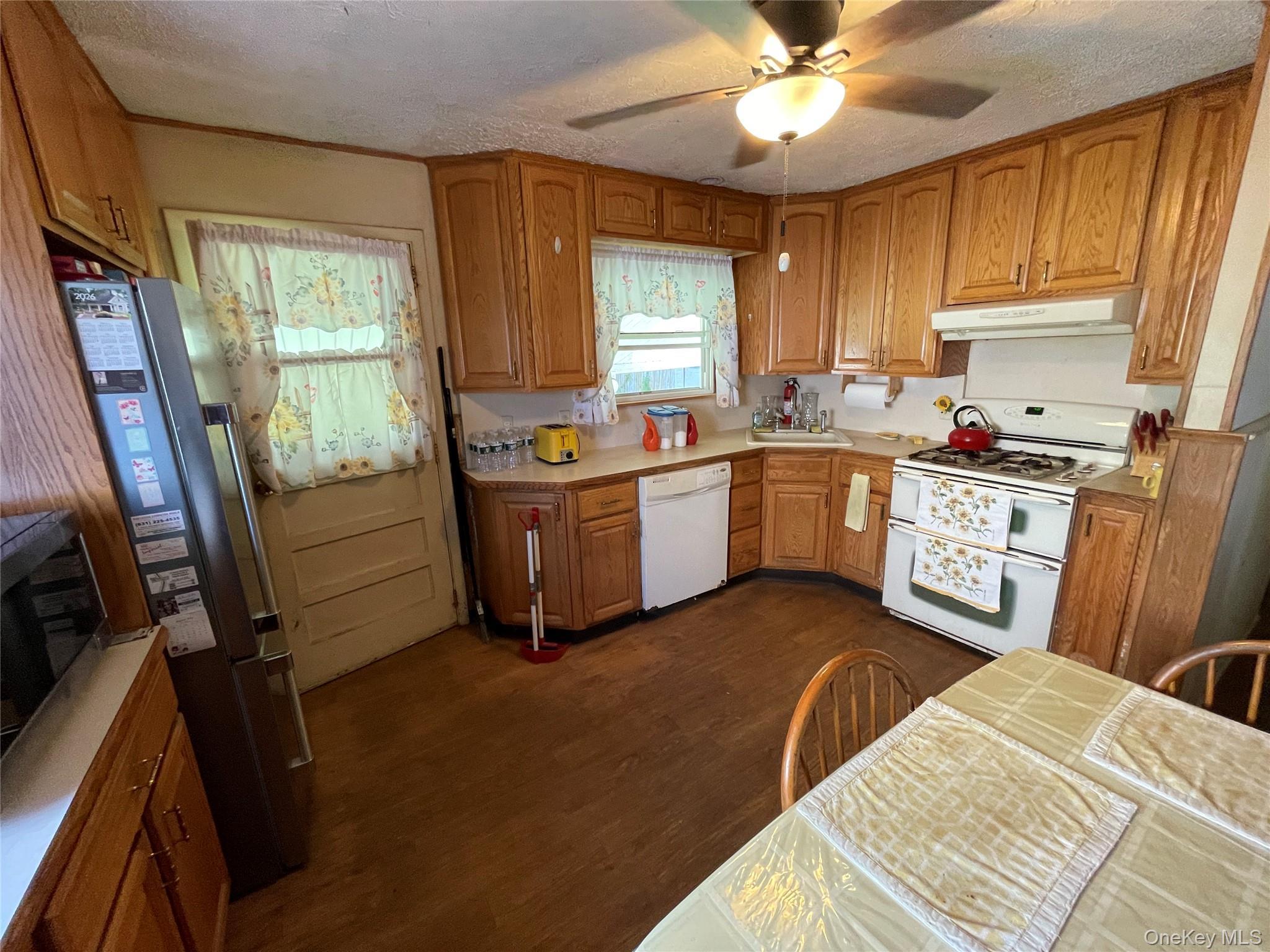 Single Family Heathcote Road Suffolk County, NY 11757, MLS-1042721-6
