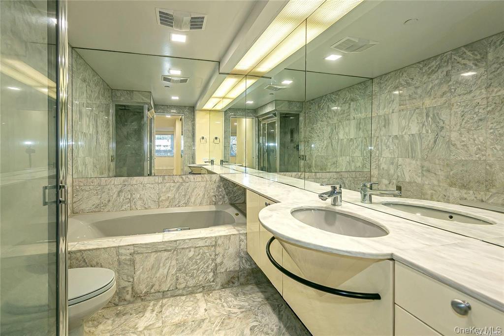 Condo Great Neck Road Nassau County, NY 11021, MLS-1042722-12