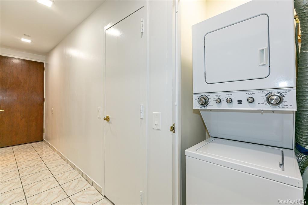 Condo Great Neck Road Nassau County, NY 11021, MLS-1042722-14