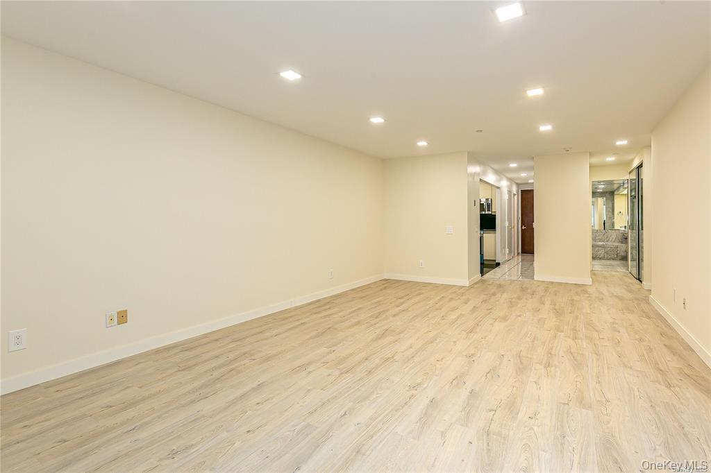 Condo Great Neck Road Nassau County, NY 11021, MLS-1042722-3