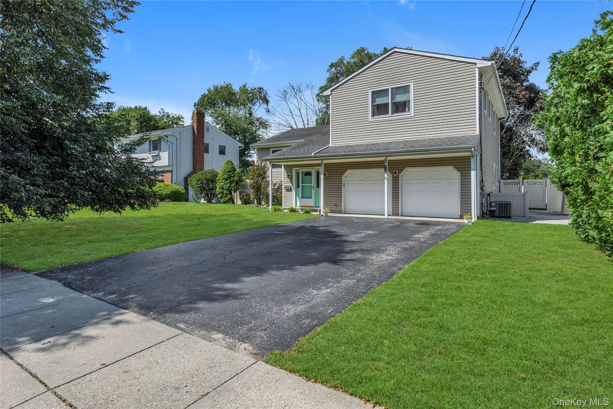Single Family Dale Lane Suffolk County, NY 11787, MLS-1042725-2
