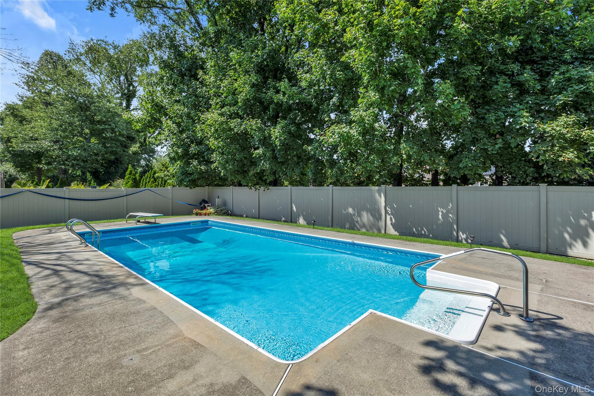 Single Family Dale Lane Suffolk County, NY 11787, MLS-1042725-27