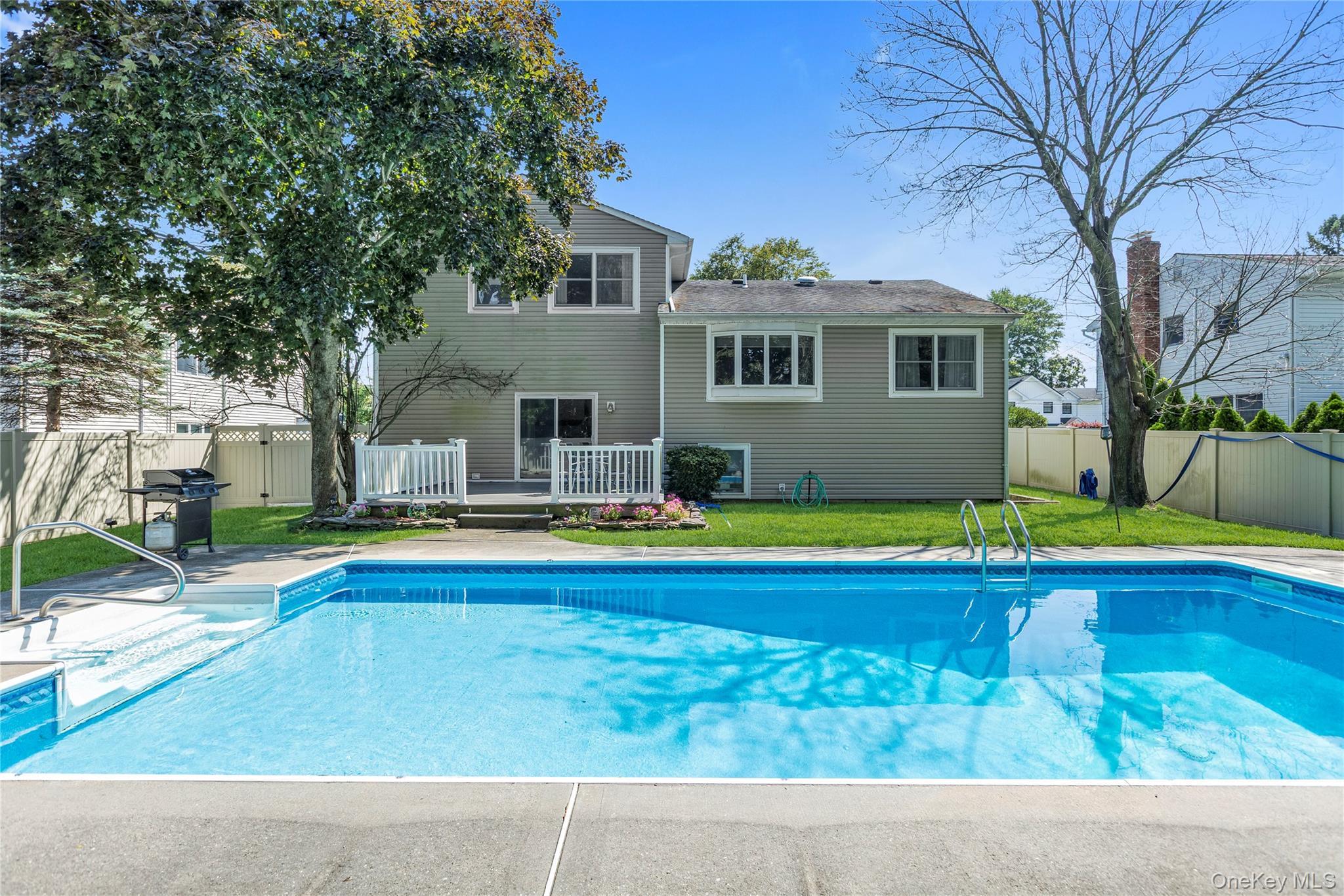Single Family Dale Lane Suffolk County, NY 11787, MLS-1042725-28