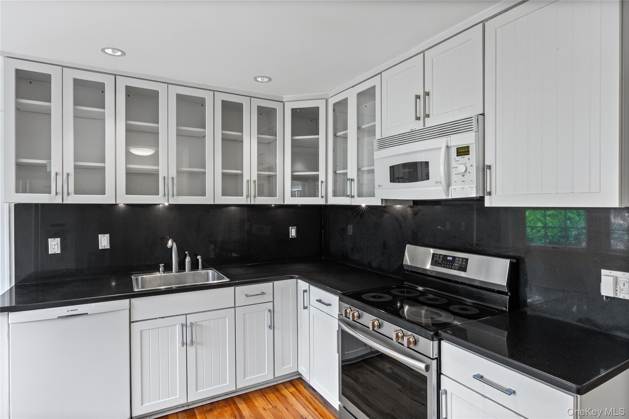 Single Family Sea Ridge Court Suffolk County, NY 11743, MLS-1042767-14