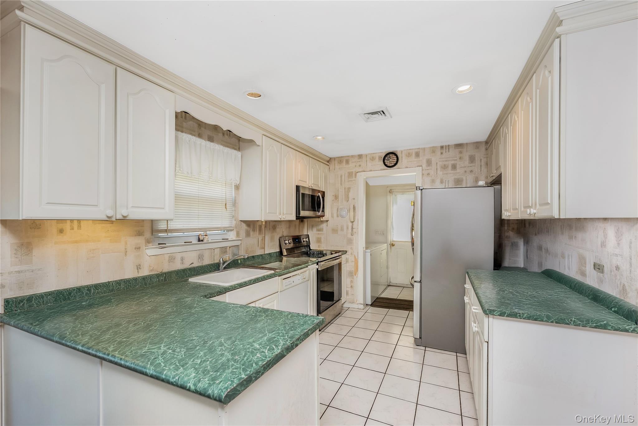 Single Family Shade Tree Lane Suffolk County, NY 11772, MLS-1042770-10