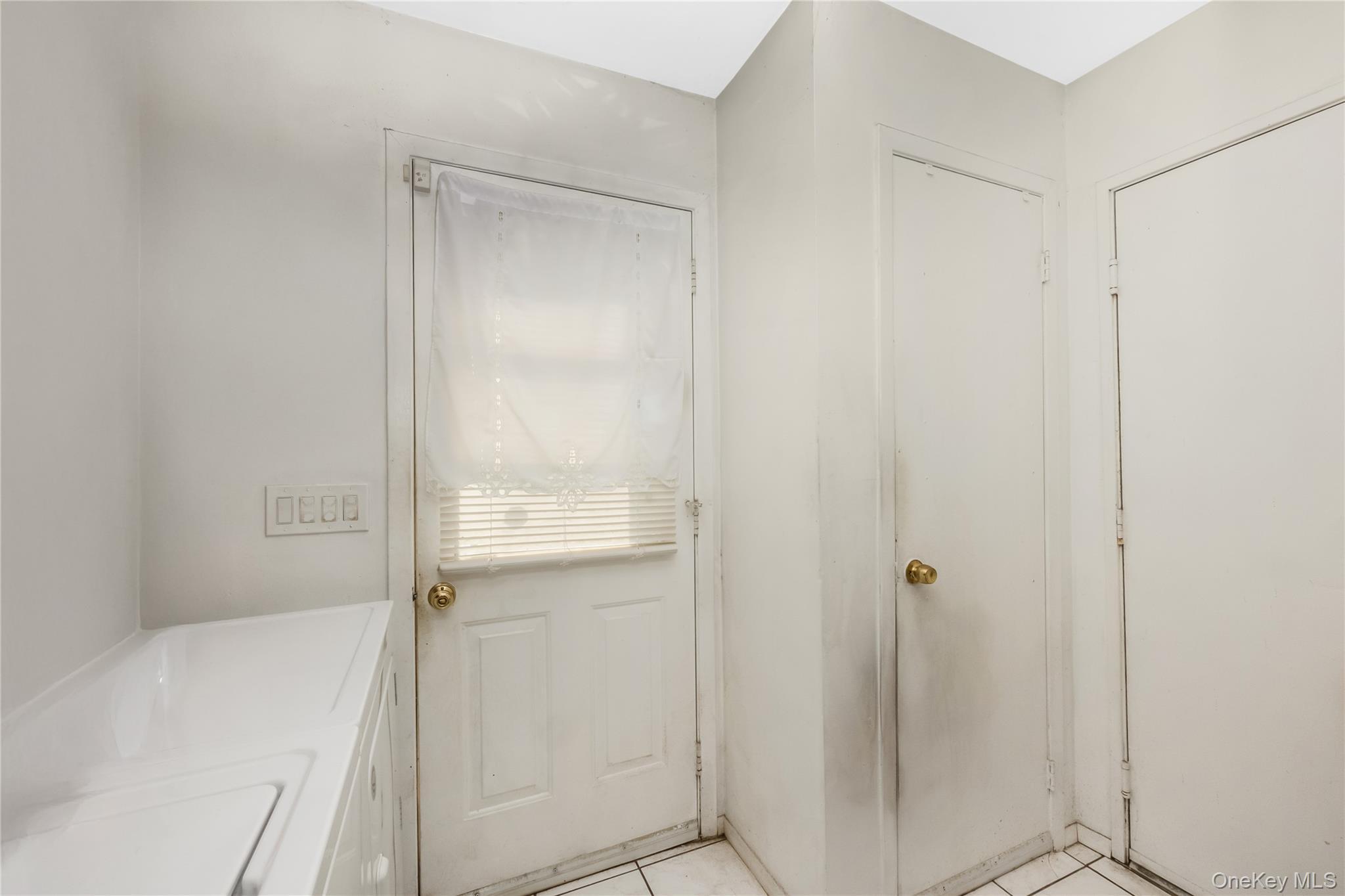 Single Family Shade Tree Lane Suffolk County, NY 11772, MLS-1042770-21