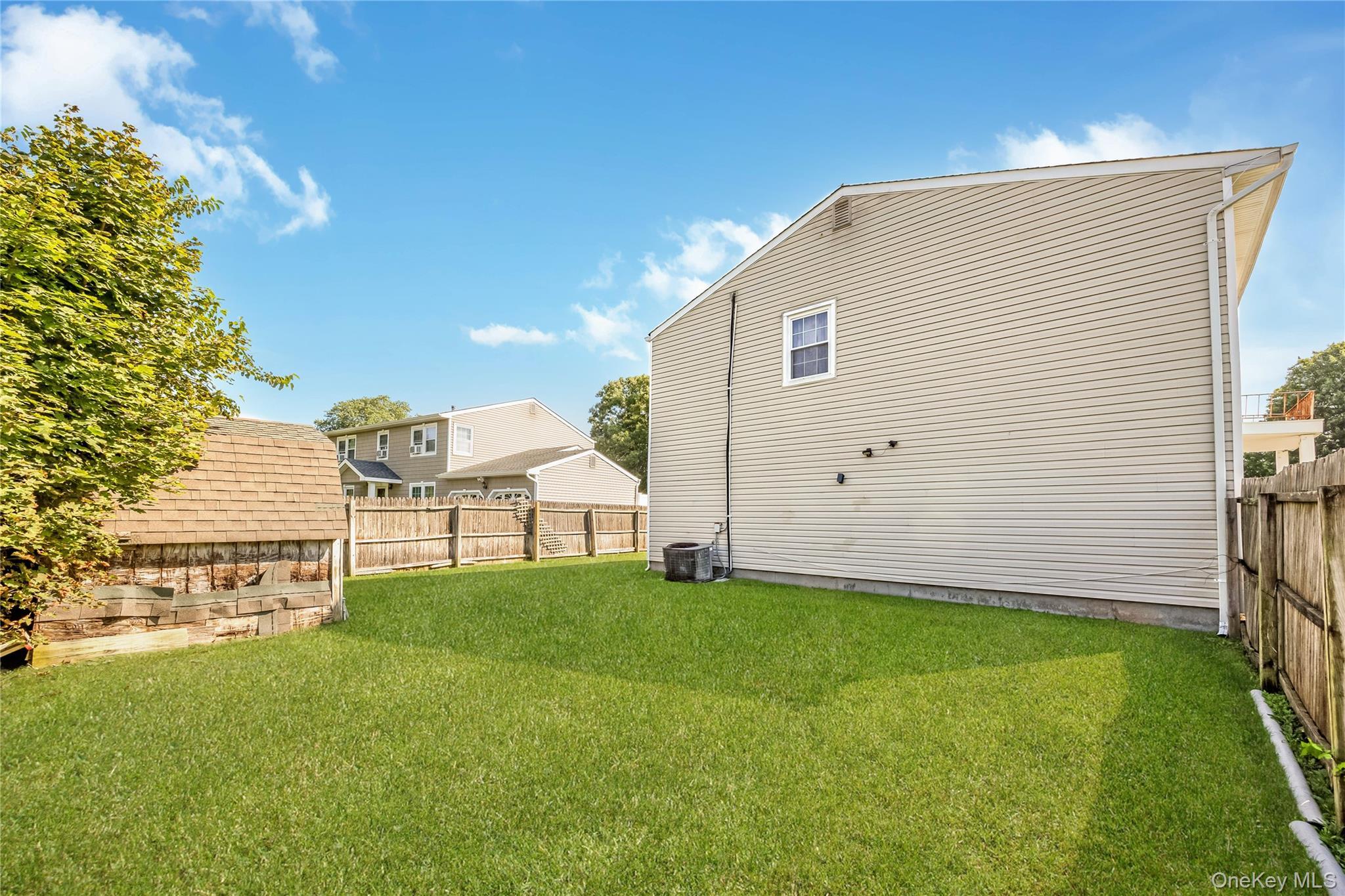 Single Family Shade Tree Lane Suffolk County, NY 11772, MLS-1042770-34