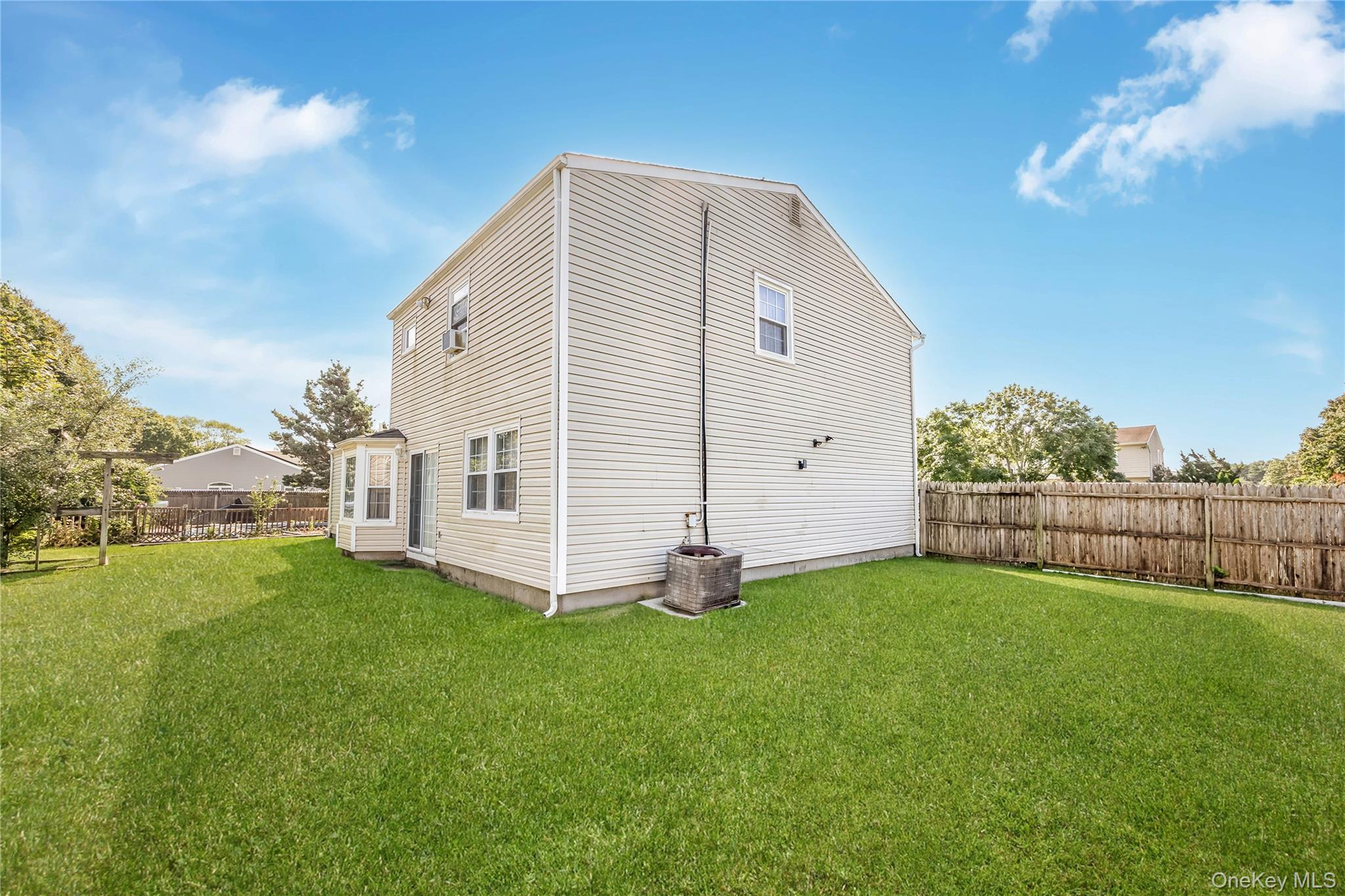 Single Family Shade Tree Lane Suffolk County, NY 11772, MLS-1042770-35