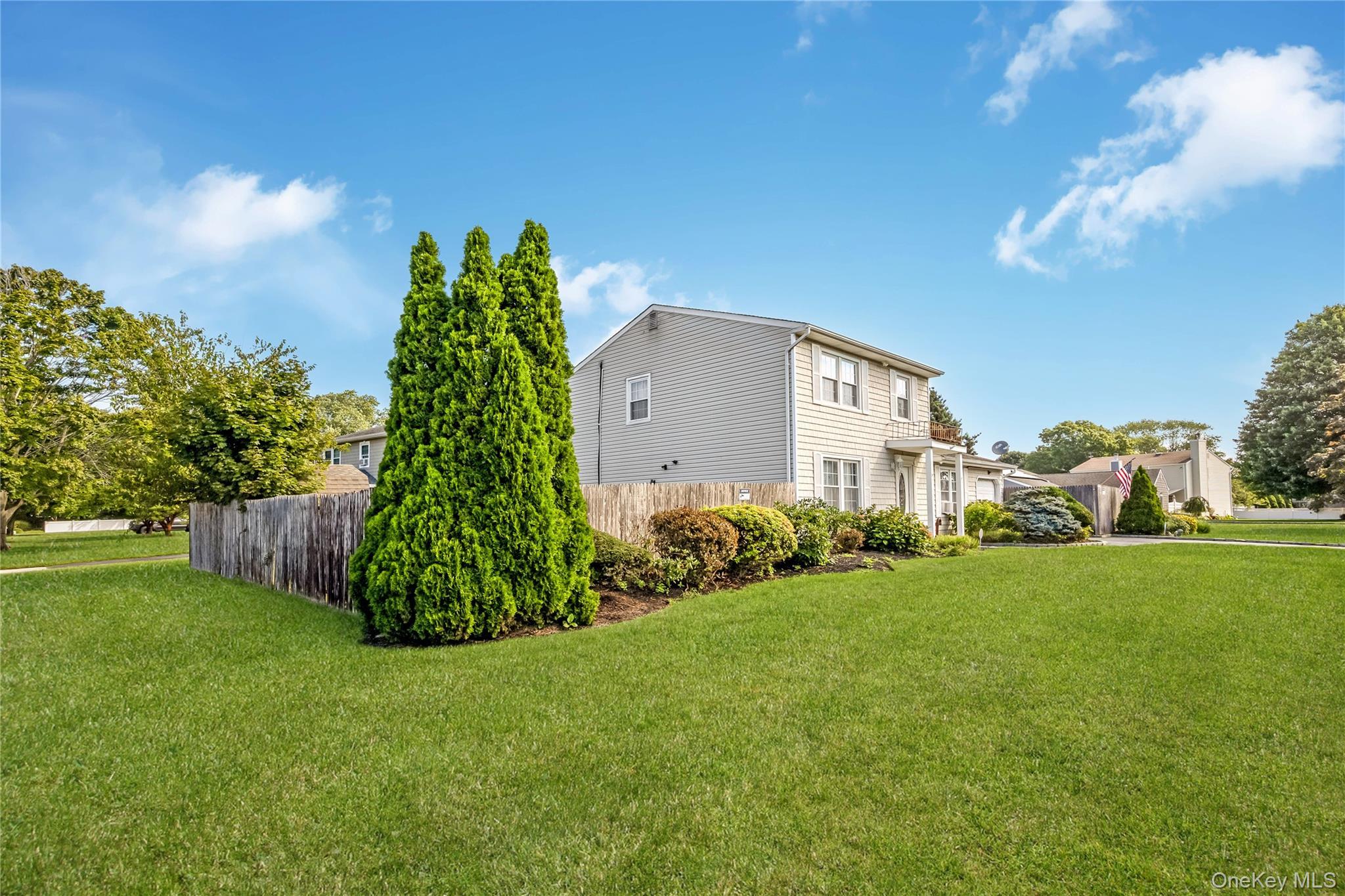 Single Family Shade Tree Lane Suffolk County, NY 11772, MLS-1042770-4