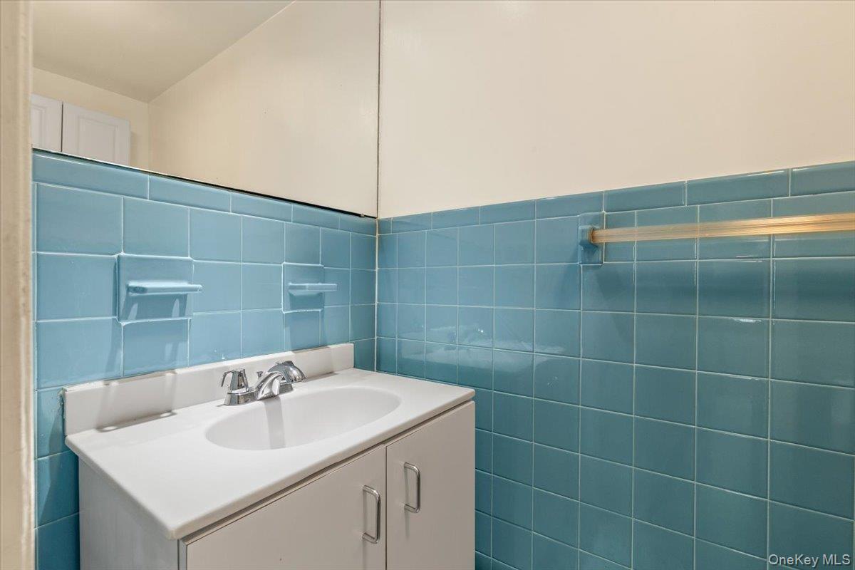 Single Family Midland Avenue Westchester County, NY 10708, MLS-1042801-16