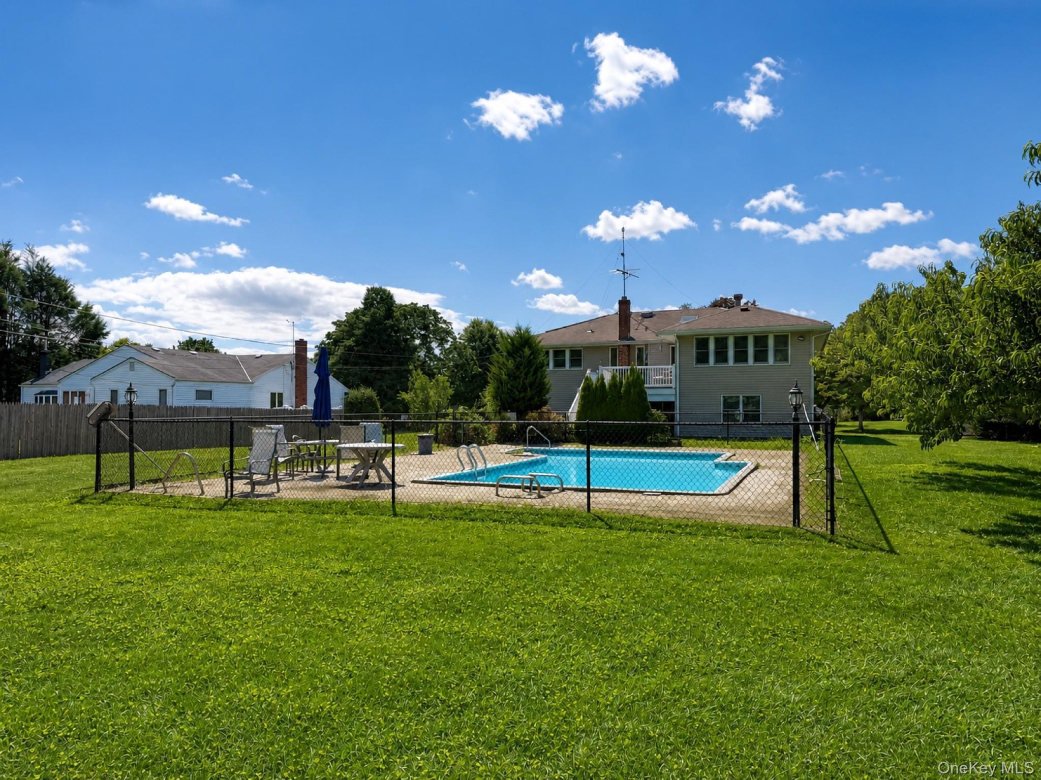 Single Family Cherrywood Drive Suffolk County, NY 11731, MLS-1042804-23