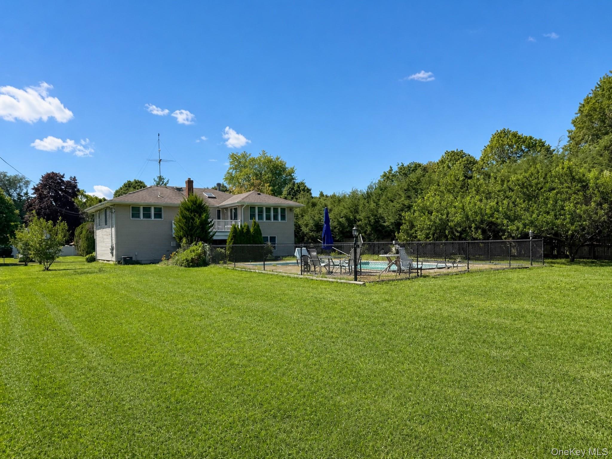 Single Family Cherrywood Drive Suffolk County, NY 11731, MLS-1042804-26