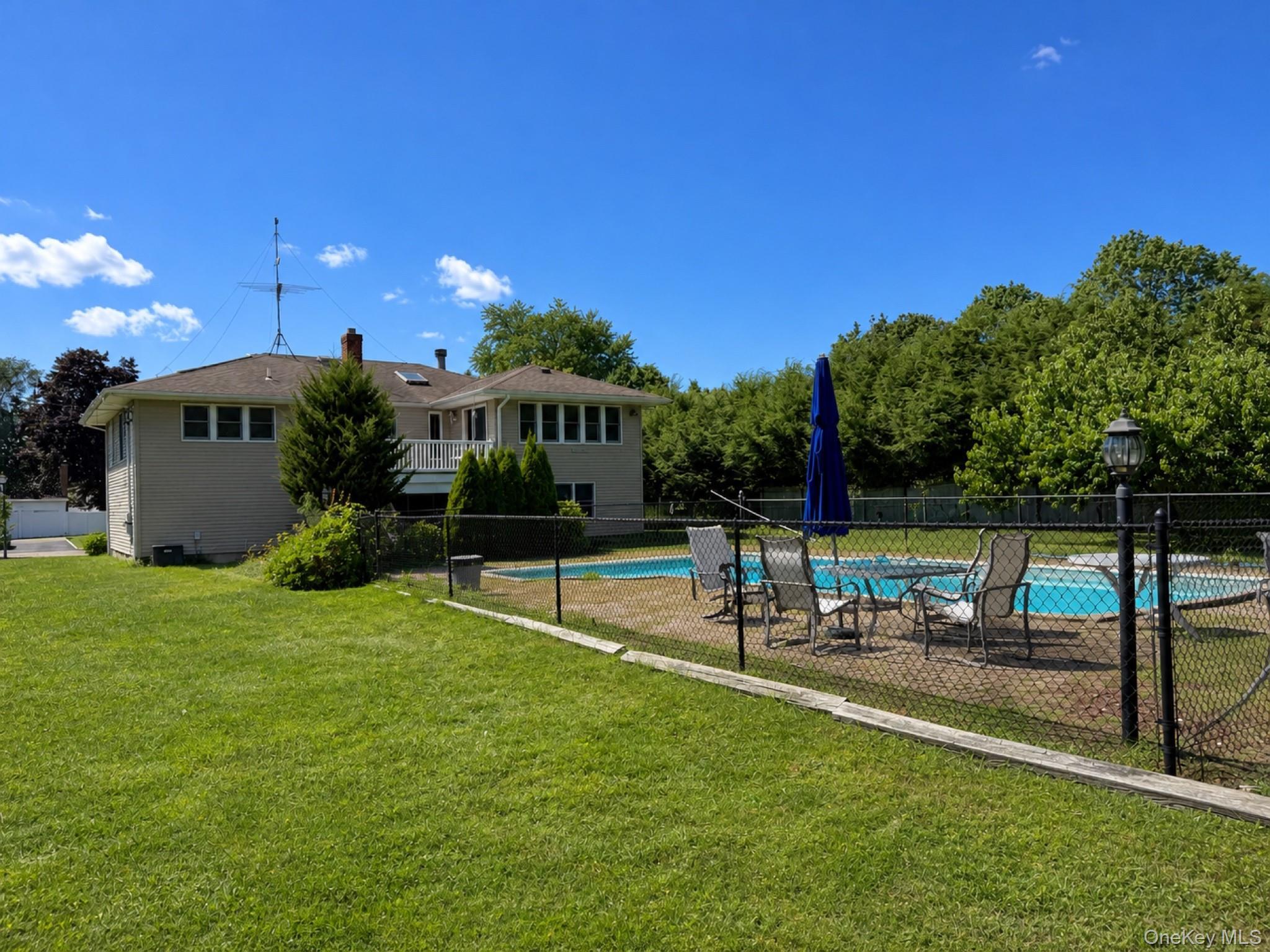 Single Family Cherrywood Drive Suffolk County, NY 11731, MLS-1042804-27