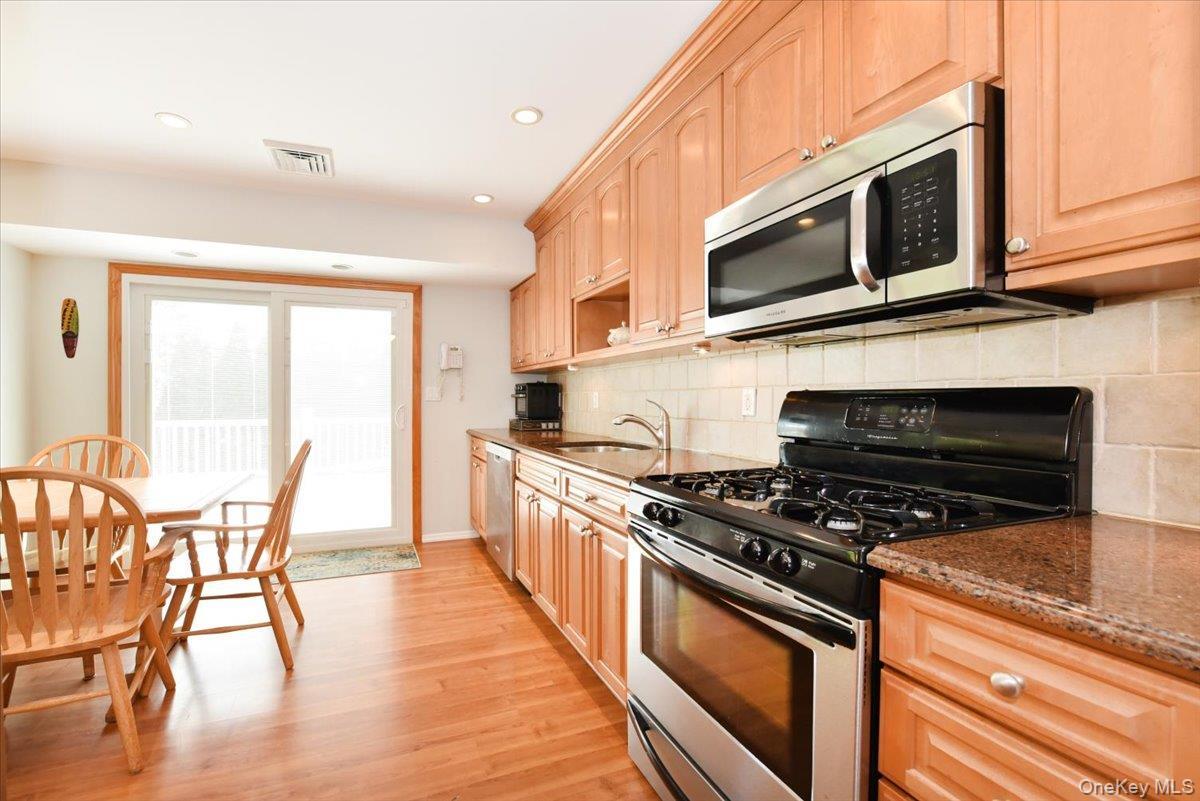 Single Family Glenwood Road Nassau County, NY 11803, MLS-1042827-13