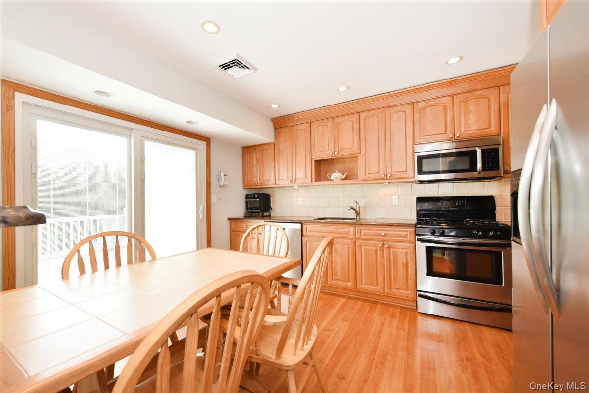 Single Family Glenwood Road Nassau County, NY 11803, MLS-1042827-14