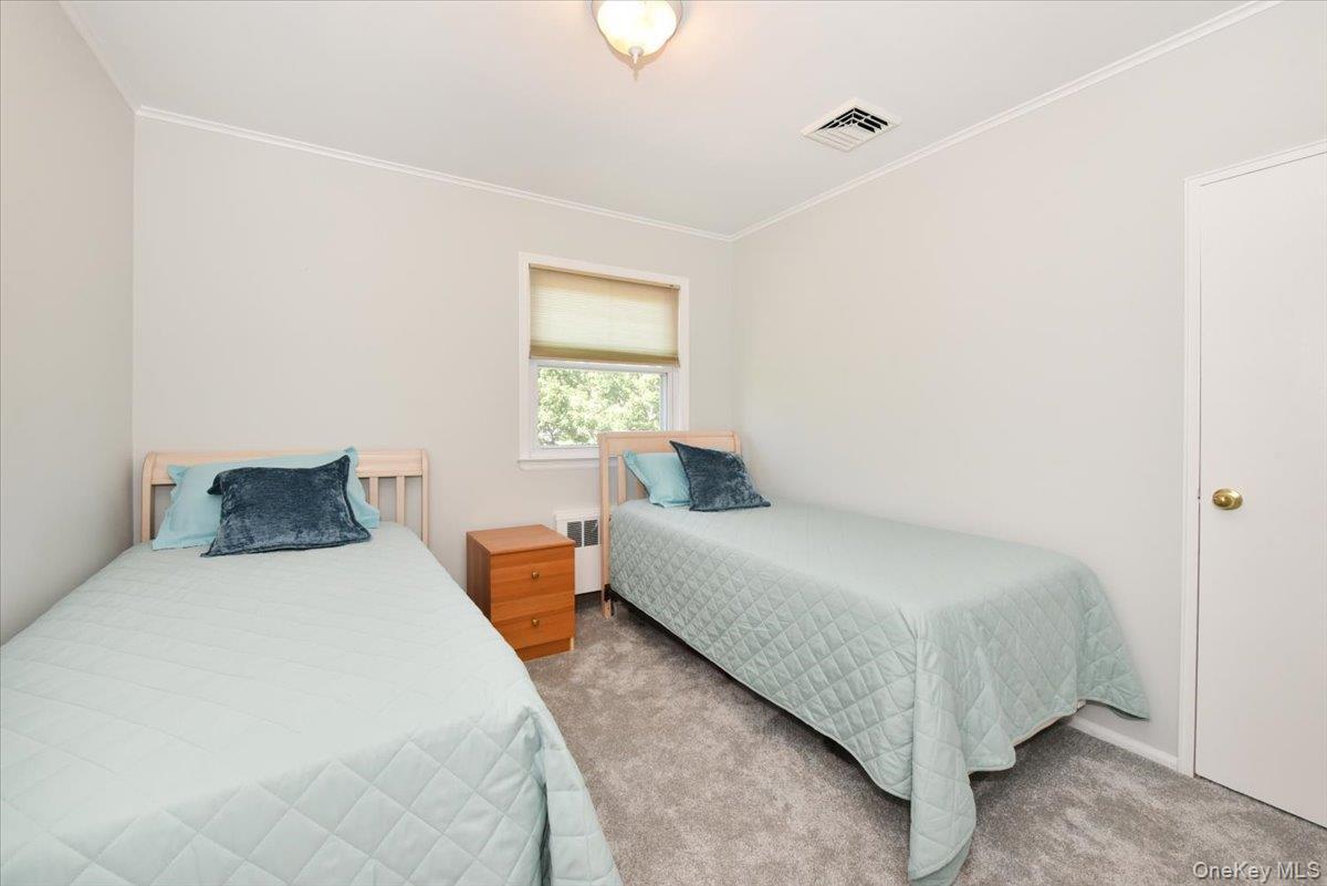 Single Family Glenwood Road Nassau County, NY 11803, MLS-1042827-21