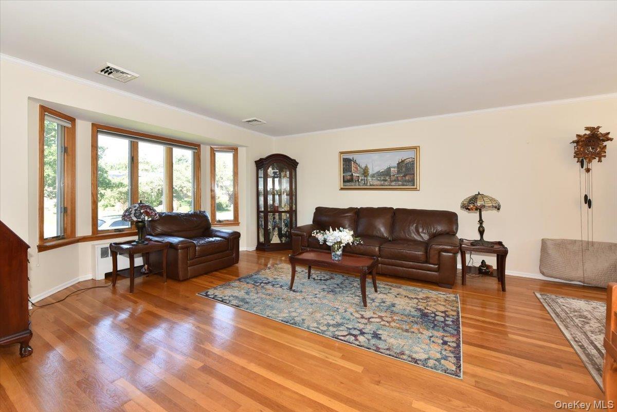 Single Family Glenwood Road Nassau County, NY 11803, MLS-1042827-5