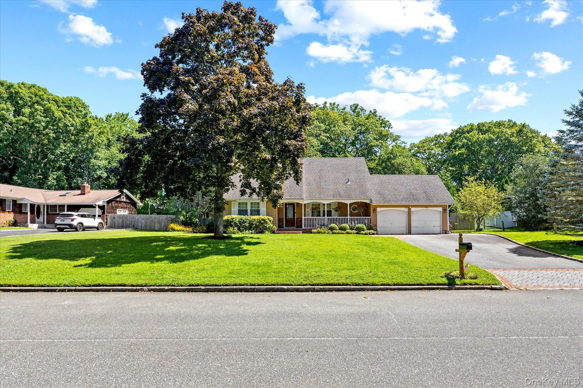 Single Family Charlemagne Drive  Suffolk County, NY 11767, MLS-1042836-32