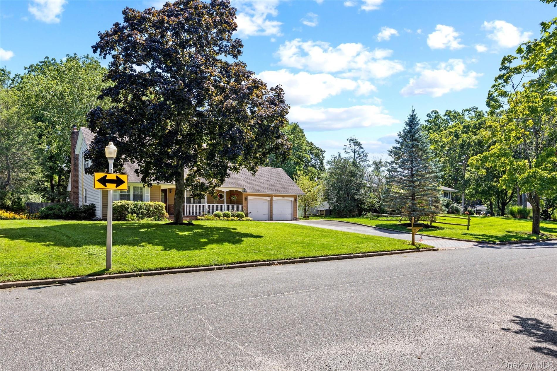 Single Family Charlemagne Drive  Suffolk County, NY 11767, MLS-1042836-33