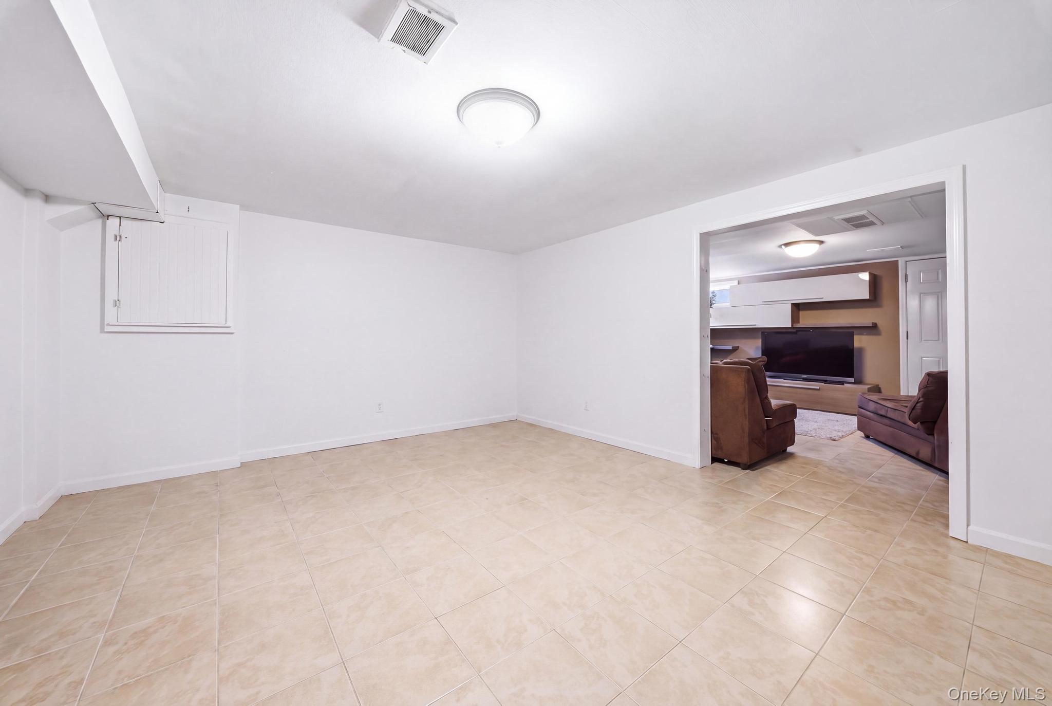 Single Family Caroline Avenue Nassau County, NY 11010, MLS-1042838-18