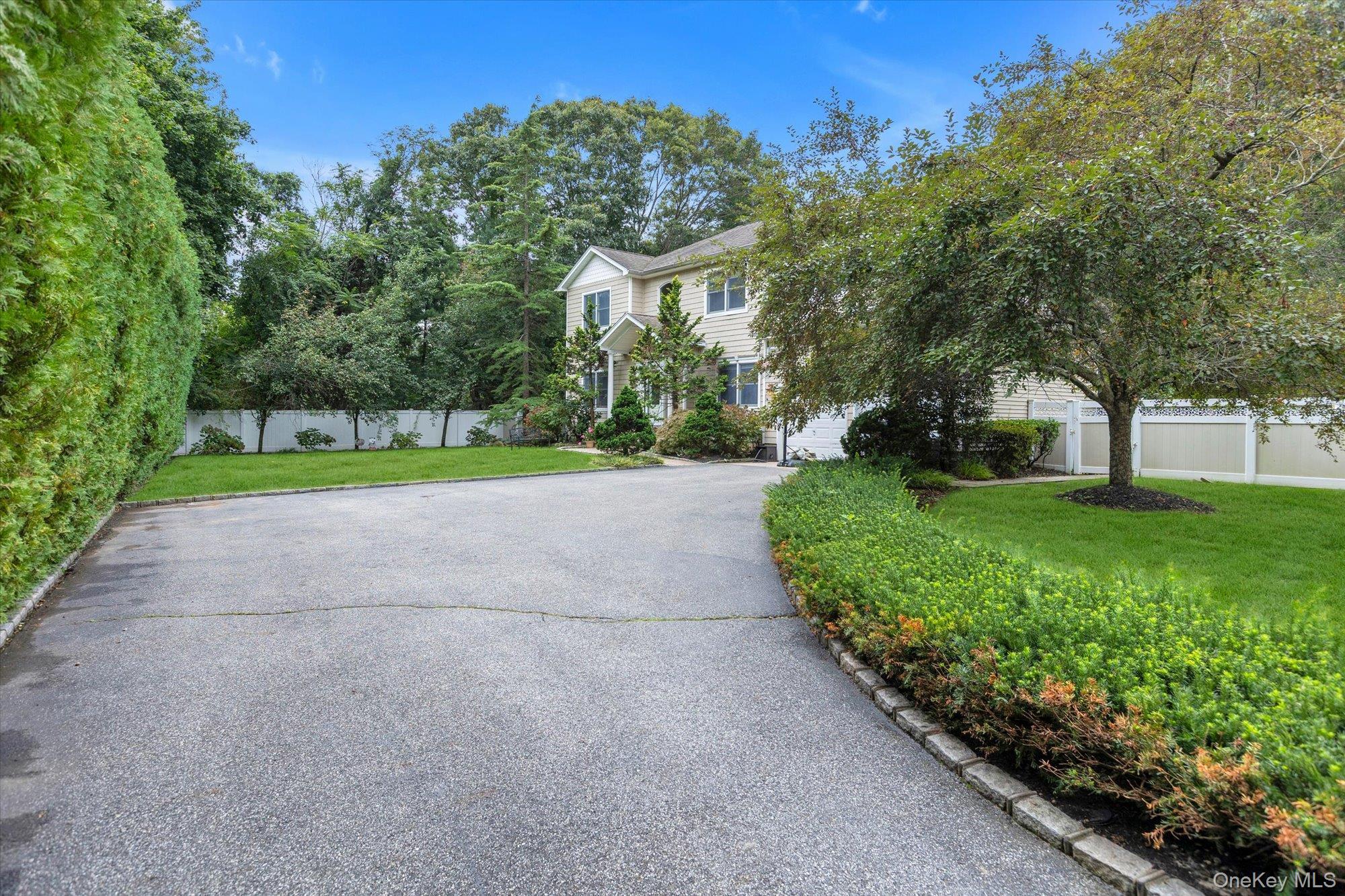 Single Family Pashen Place  Suffolk County, NY 11746, MLS-1042863-28