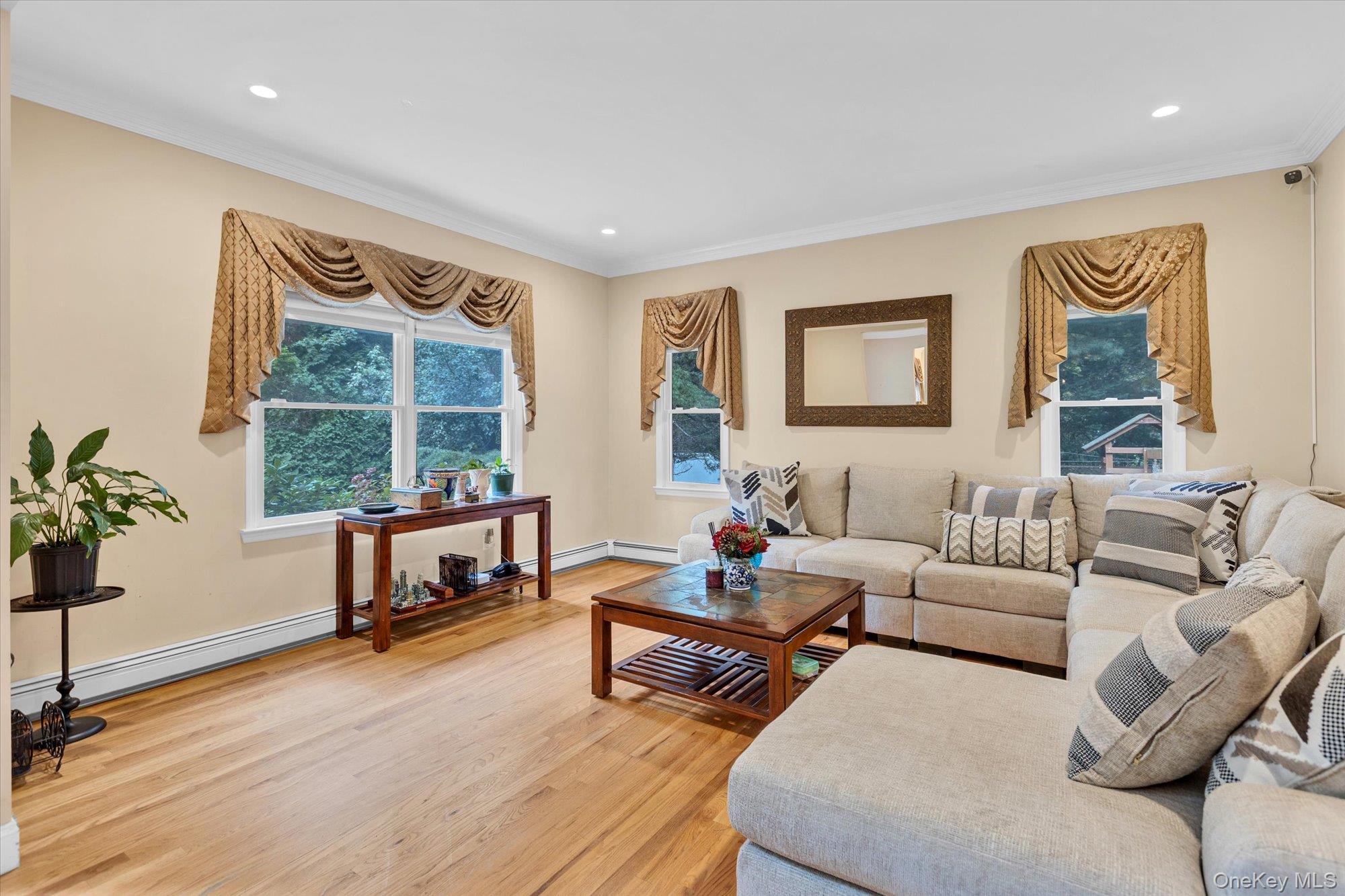 Single Family Pashen Place Suffolk County, NY 11746, MLS-1042863-4