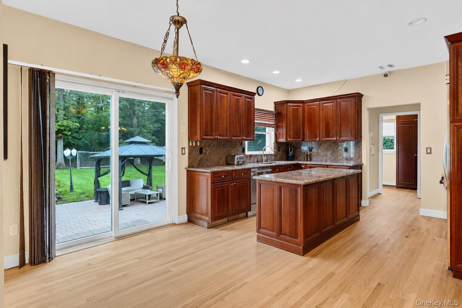 Single Family Pashen Place Suffolk County, NY 11746, MLS-1042863-7