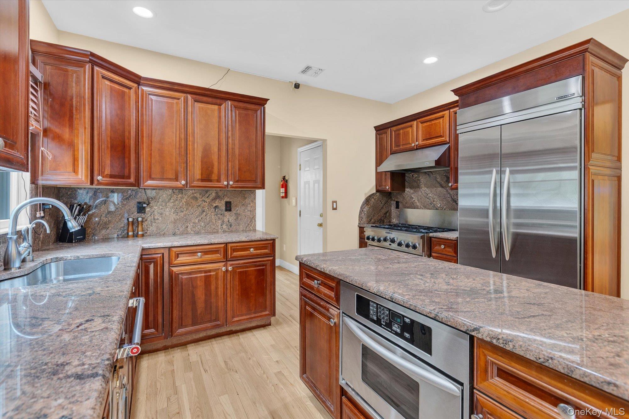 Single Family Pashen Place Suffolk County, NY 11746, MLS-1042863-8