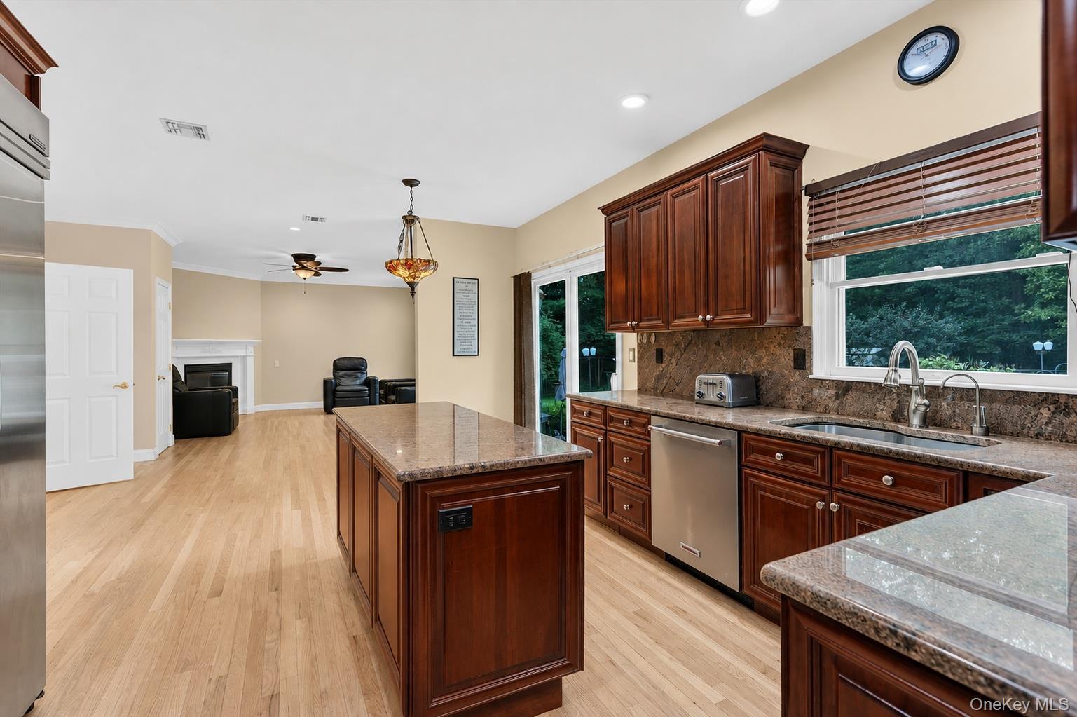 Single Family Pashen Place Suffolk County, NY 11746, MLS-1042863-9