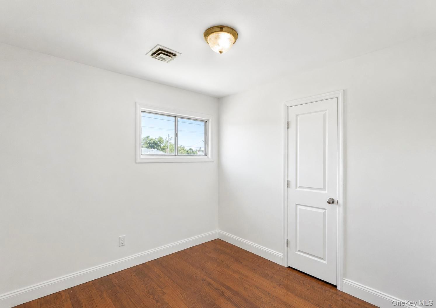 Single Family 6th Street Nassau County, NY 11801, MLS-1042884-11