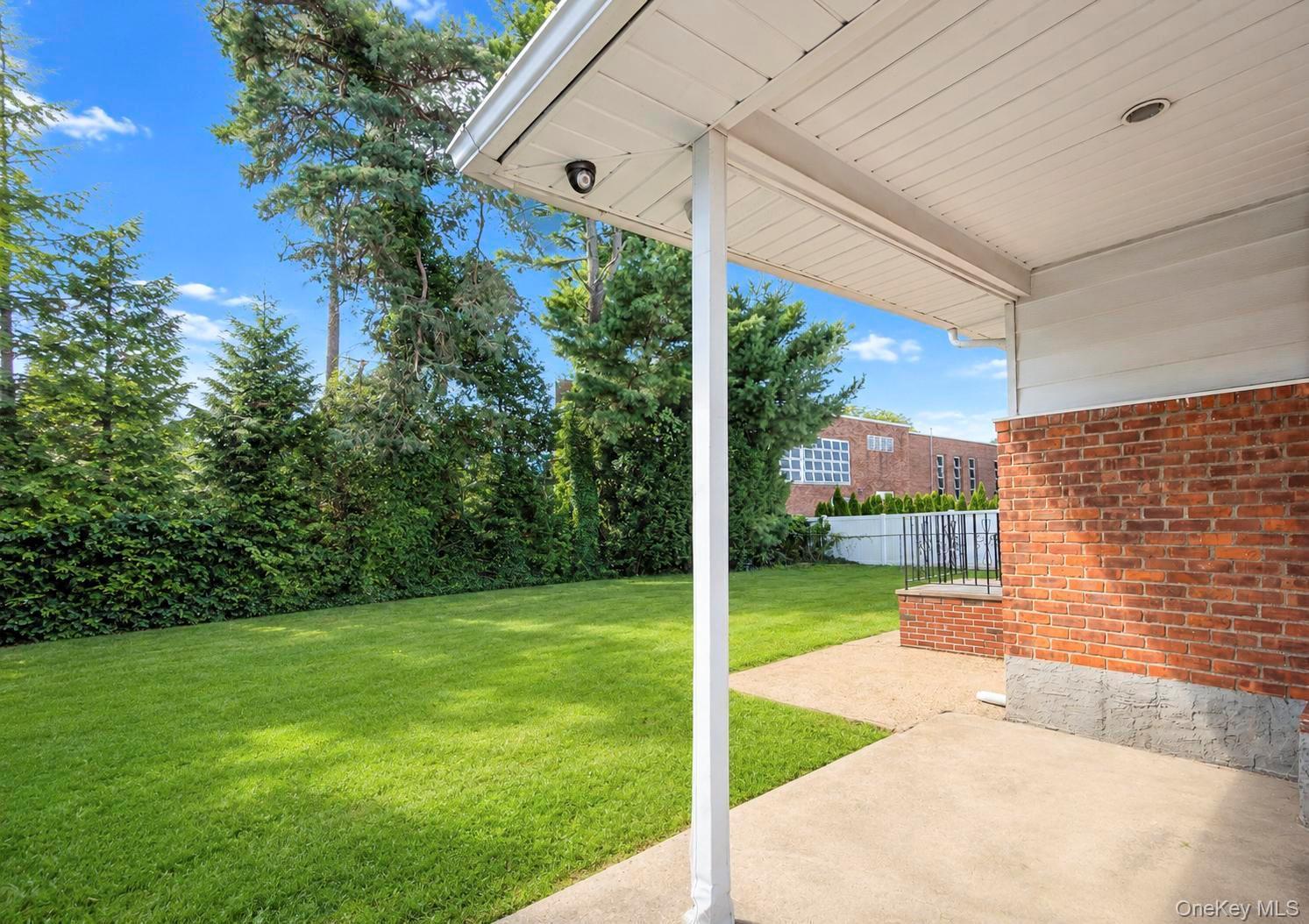 Single Family 6th Street  Nassau County, NY 11801, MLS-1042884-21