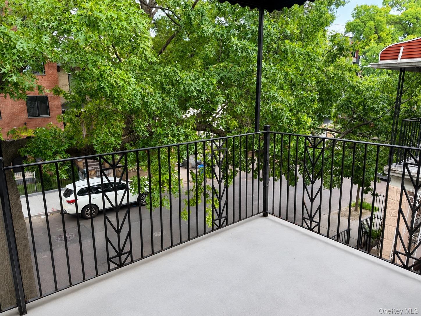 Single Family Strauss Street  Brooklyn, NY 11212, MLS-1042901-6