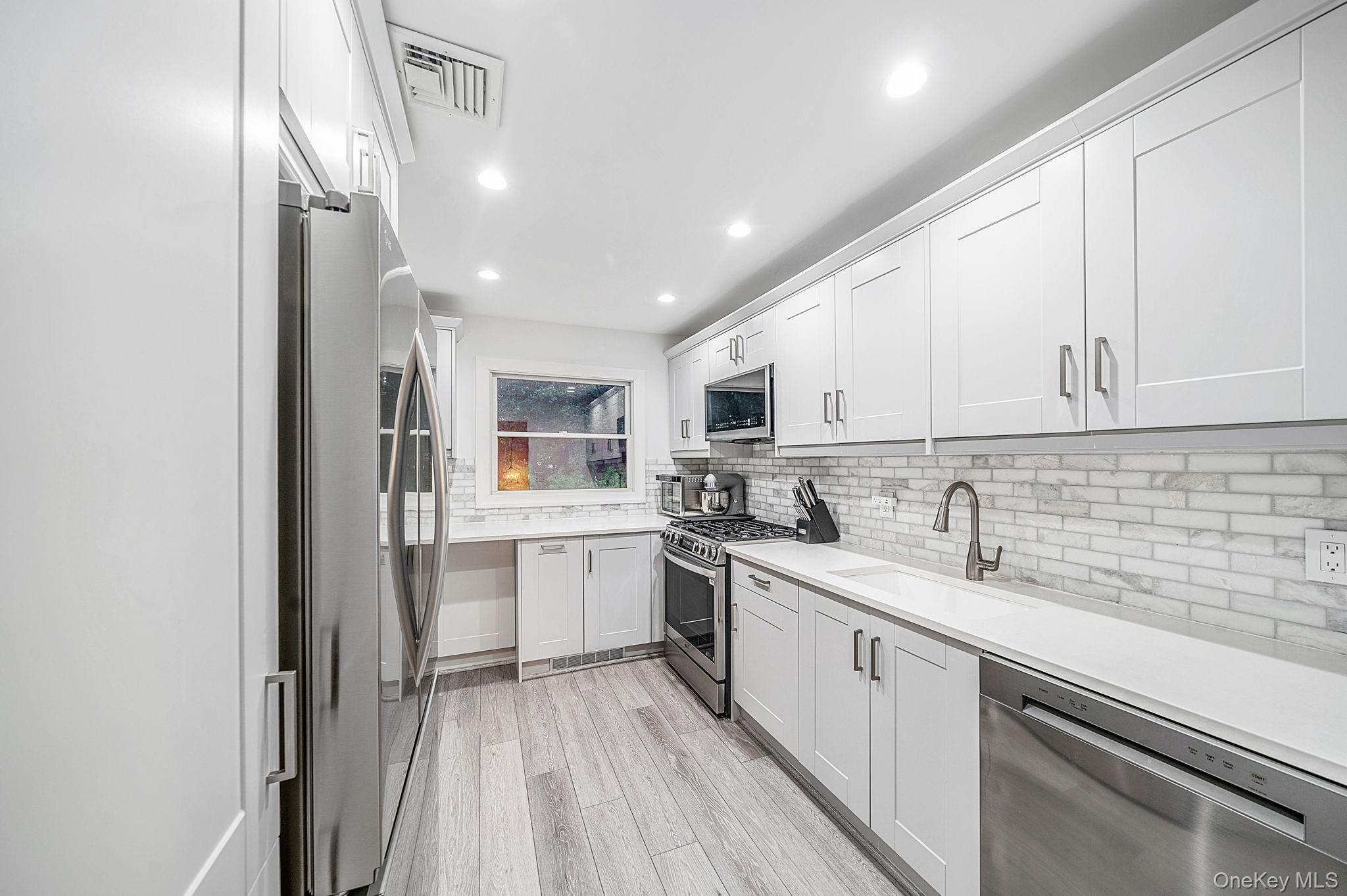 Single Family Hawkins Road Suffolk County, NY 11784, MLS-1042902-6