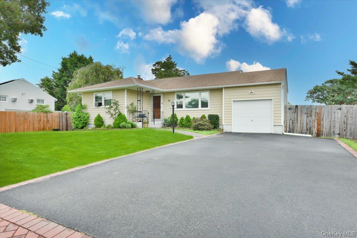 Single Family Jenkins Avenue  Suffolk County, NY 11703, MLS-1042906-4