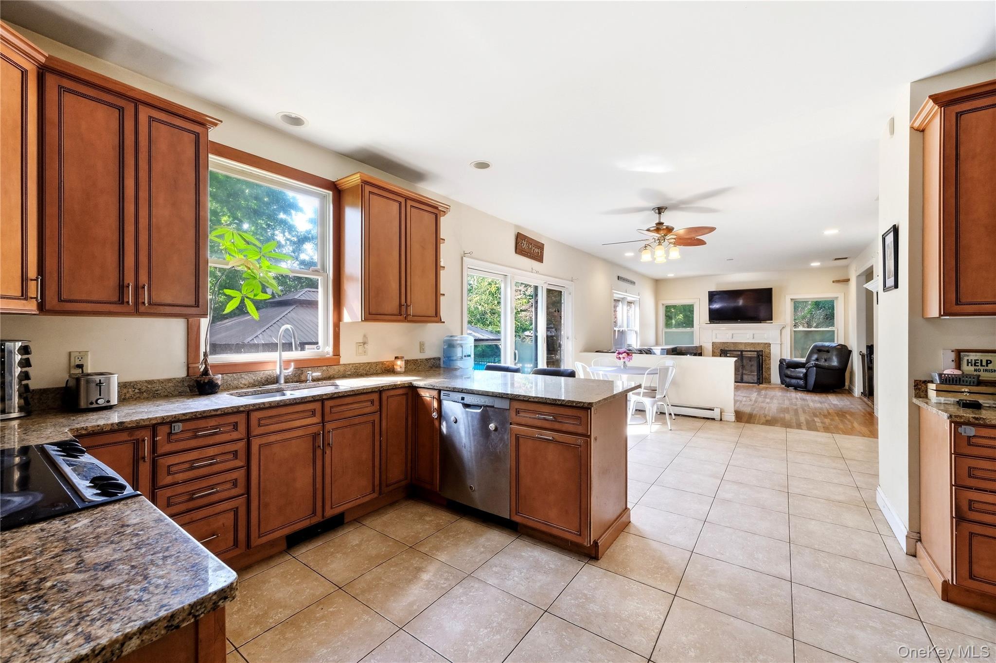 Single Family Melrose Parkway Suffolk County, NY 11772, MLS-1042925-10
